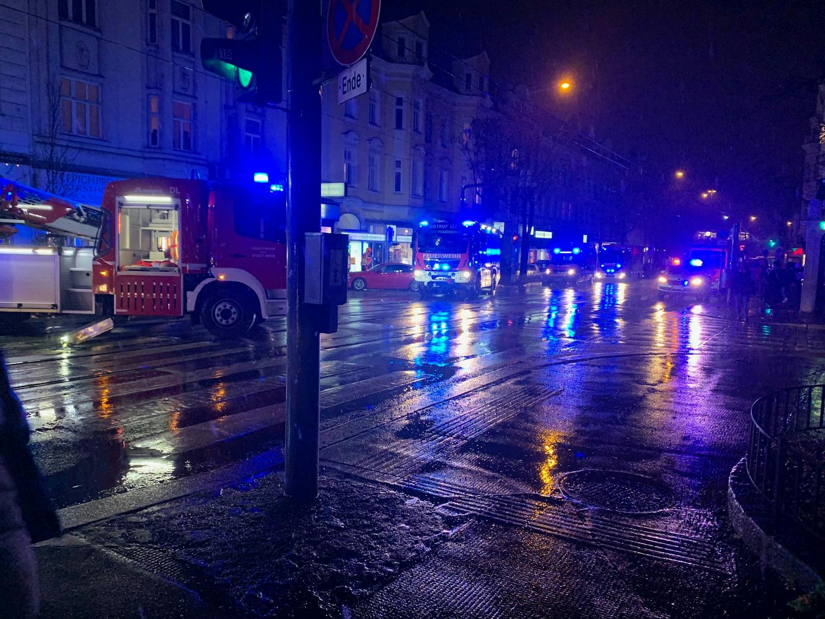 Die Feuerwehr wurde um 19:15 Uhr alarmiert.