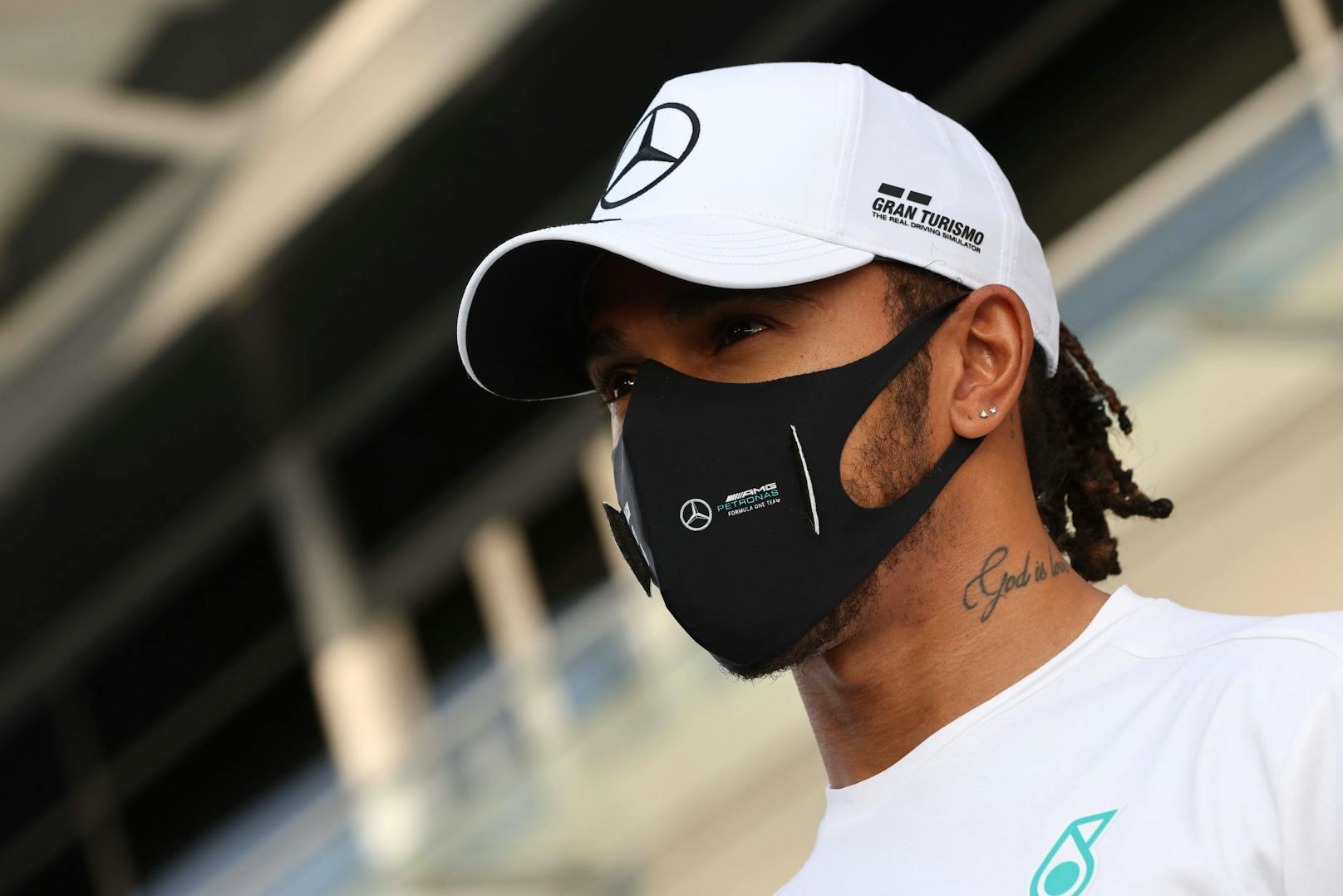 Der Start  von Lewis Hamilton wird zum Wettlauf gegen die Zeit. 