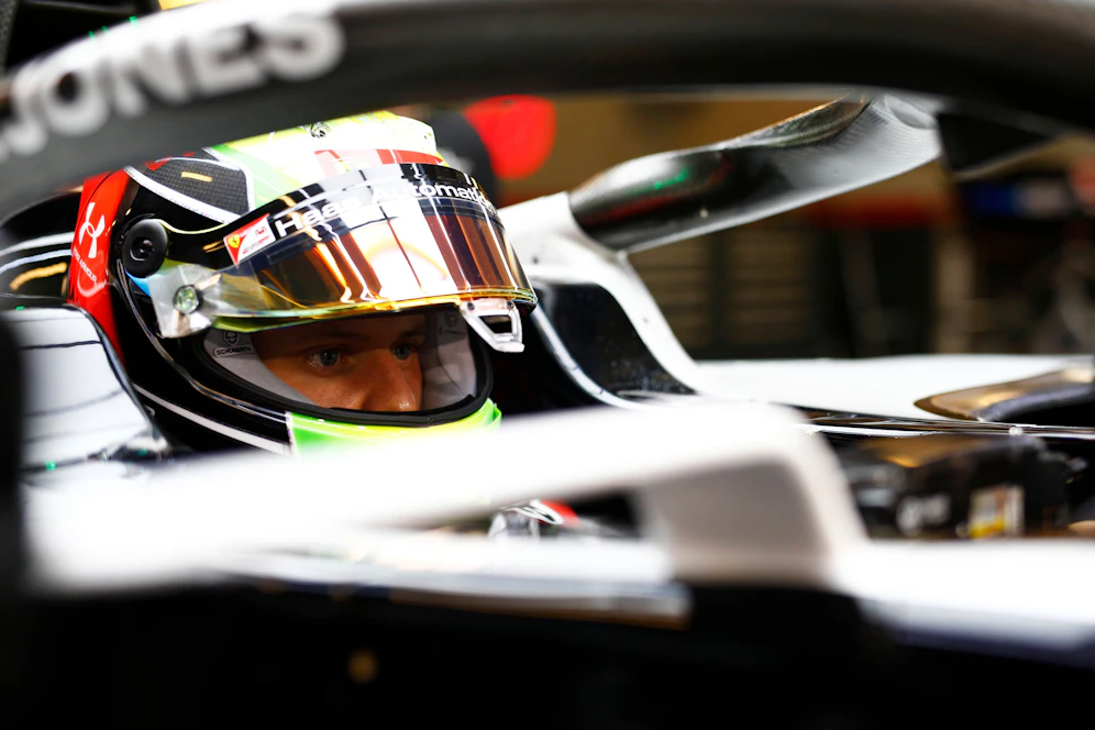 Mick Schumacher gibt seine Premiere im Haas. 