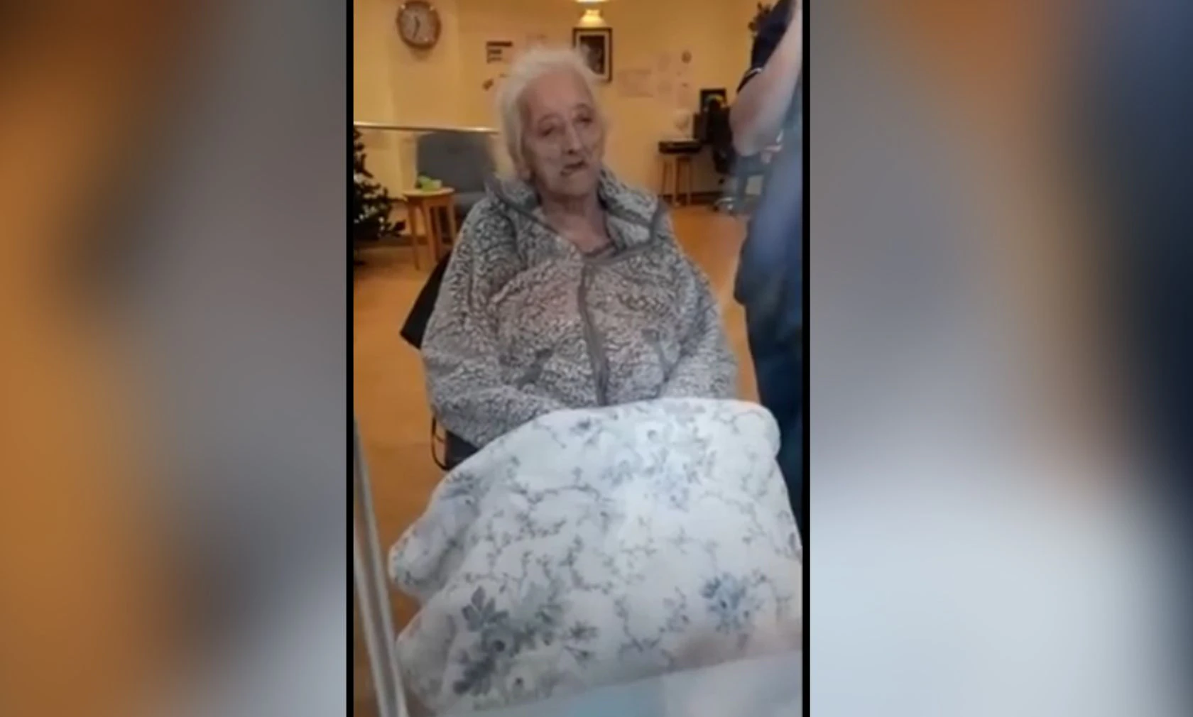 Ylenia Angelia hatte nur darauf hinweisen wollen, dass ihre 97jährige, demenzkranke Mutter blaue Lippen hat. 