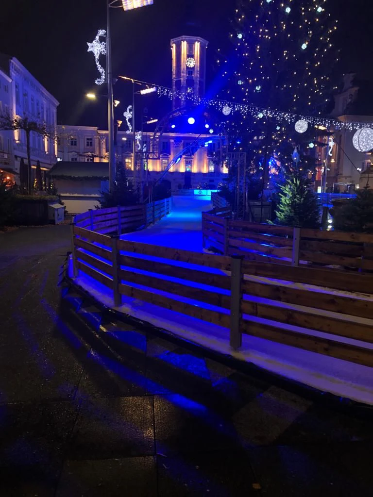 Bald tummeln sich hier viele Eisläufer.