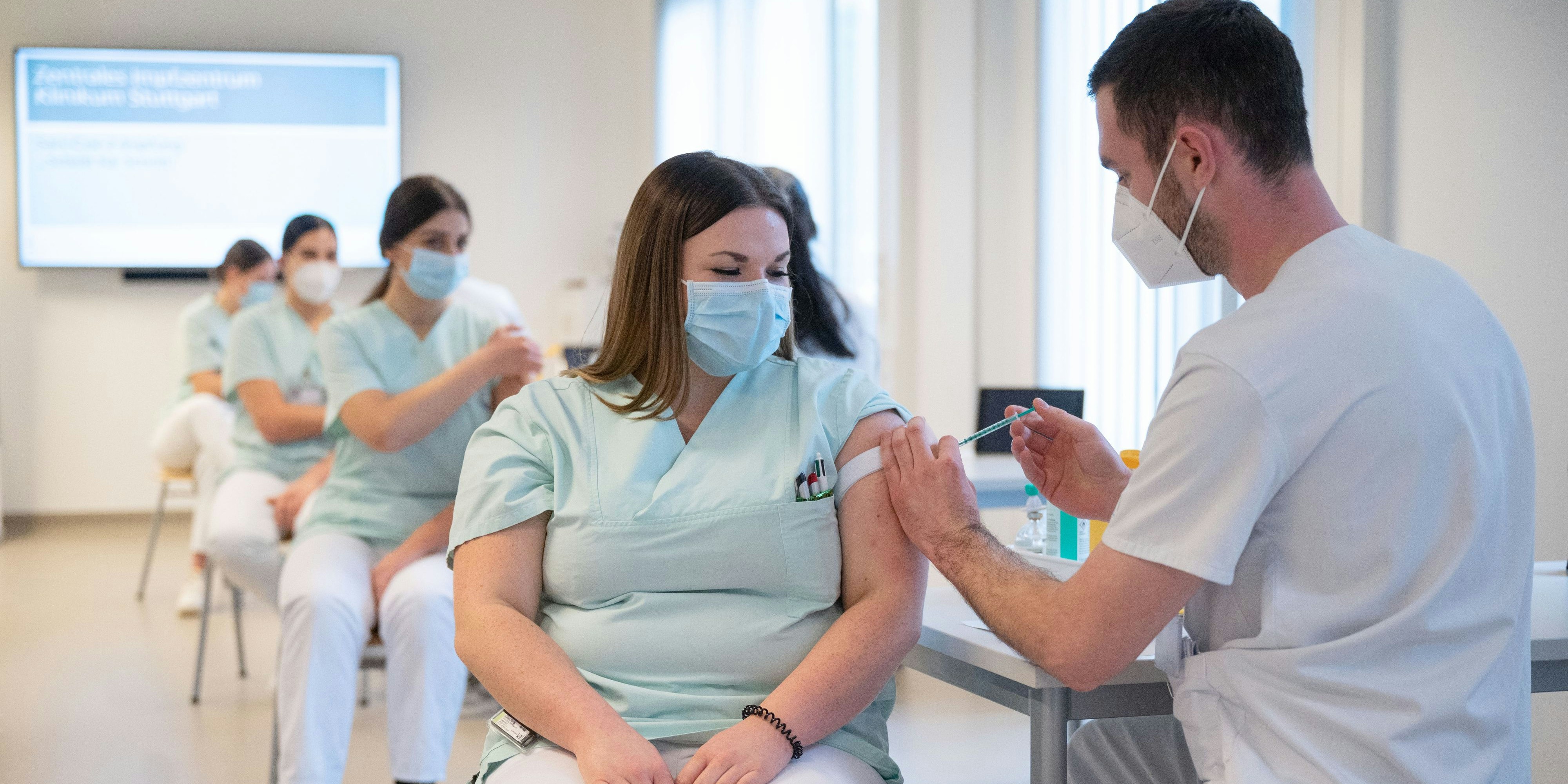 Nun sind die häufigsten Nebenwirkungen der Coronaimpfung bekannt.