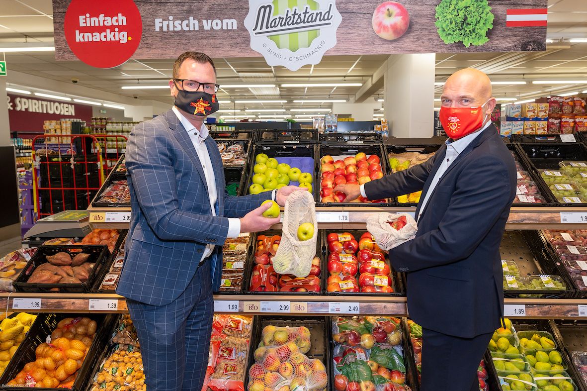 Obst und Gemüse bekommen bei PENNY ab sofort ein Mehrweg-Frischenetz aus Baumwolle. 