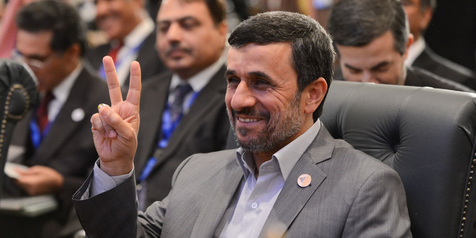 …und der Wiederwahl von Mahmud Ahmadinedschad scharf verurteilt.