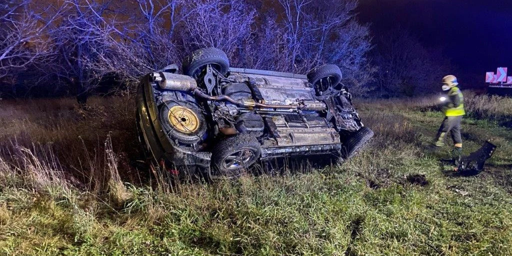 Der verletzte Autofahrer wurde in ein Spital eingeliefert.