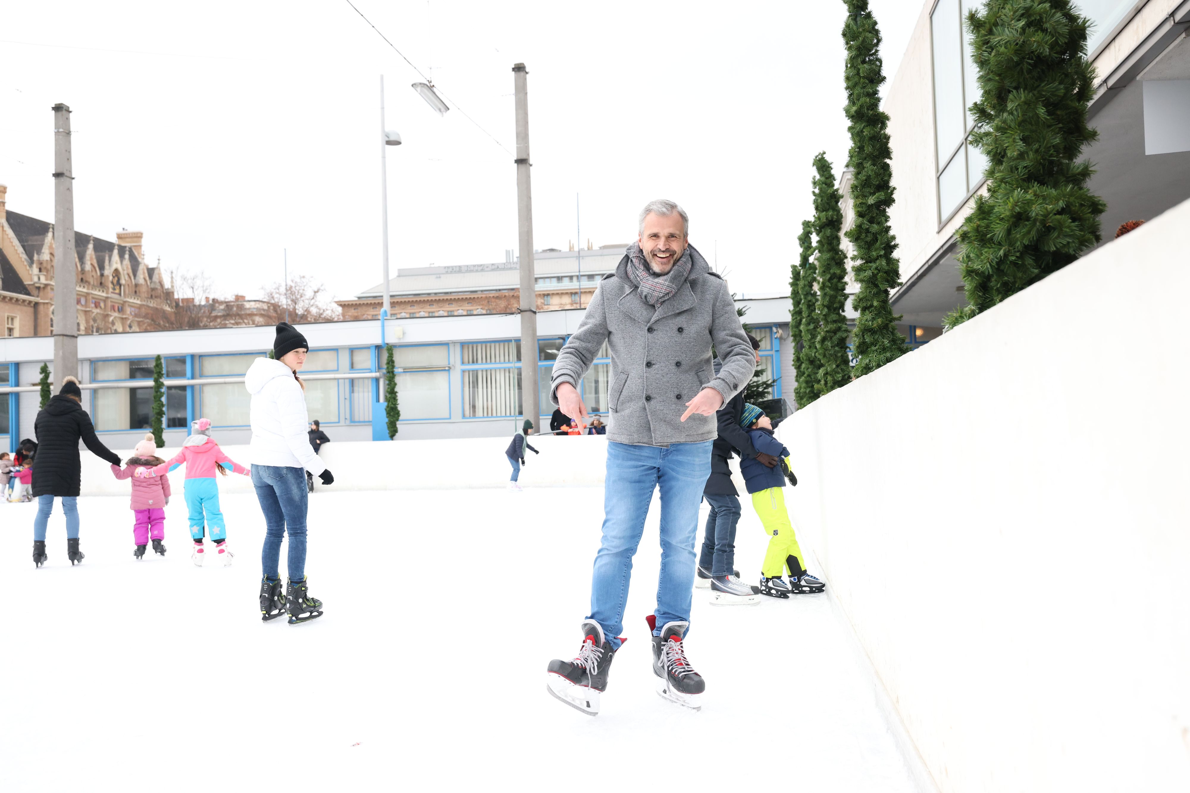 Gerhard Krisch am Eislaufplatz.
