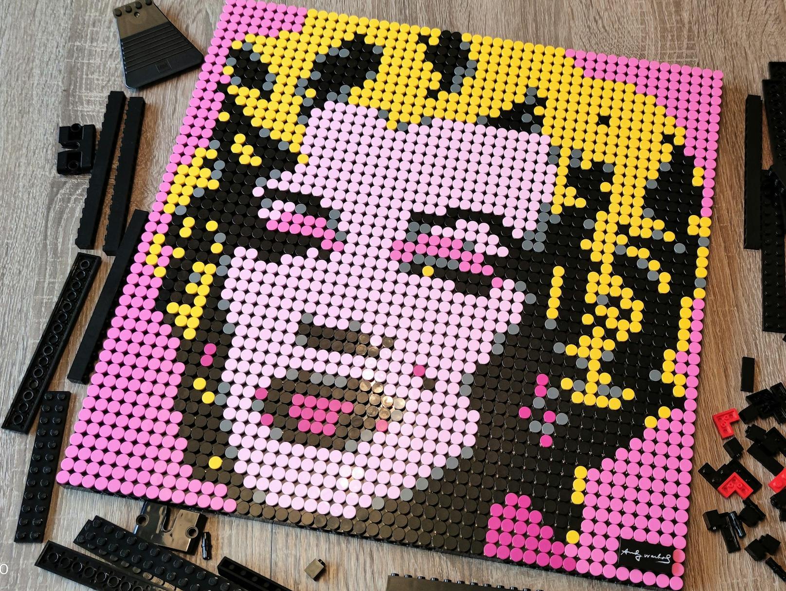 Wer gerne beim Bauen etwas schusselt, muss bei Lego Art Andy Warhol's Marilyn Monroe vorsichtig sein. Zwar fügen sich die Bauteile sehr gut und solide ineinander, viele Reservebausteine gibt es allerdings nicht.