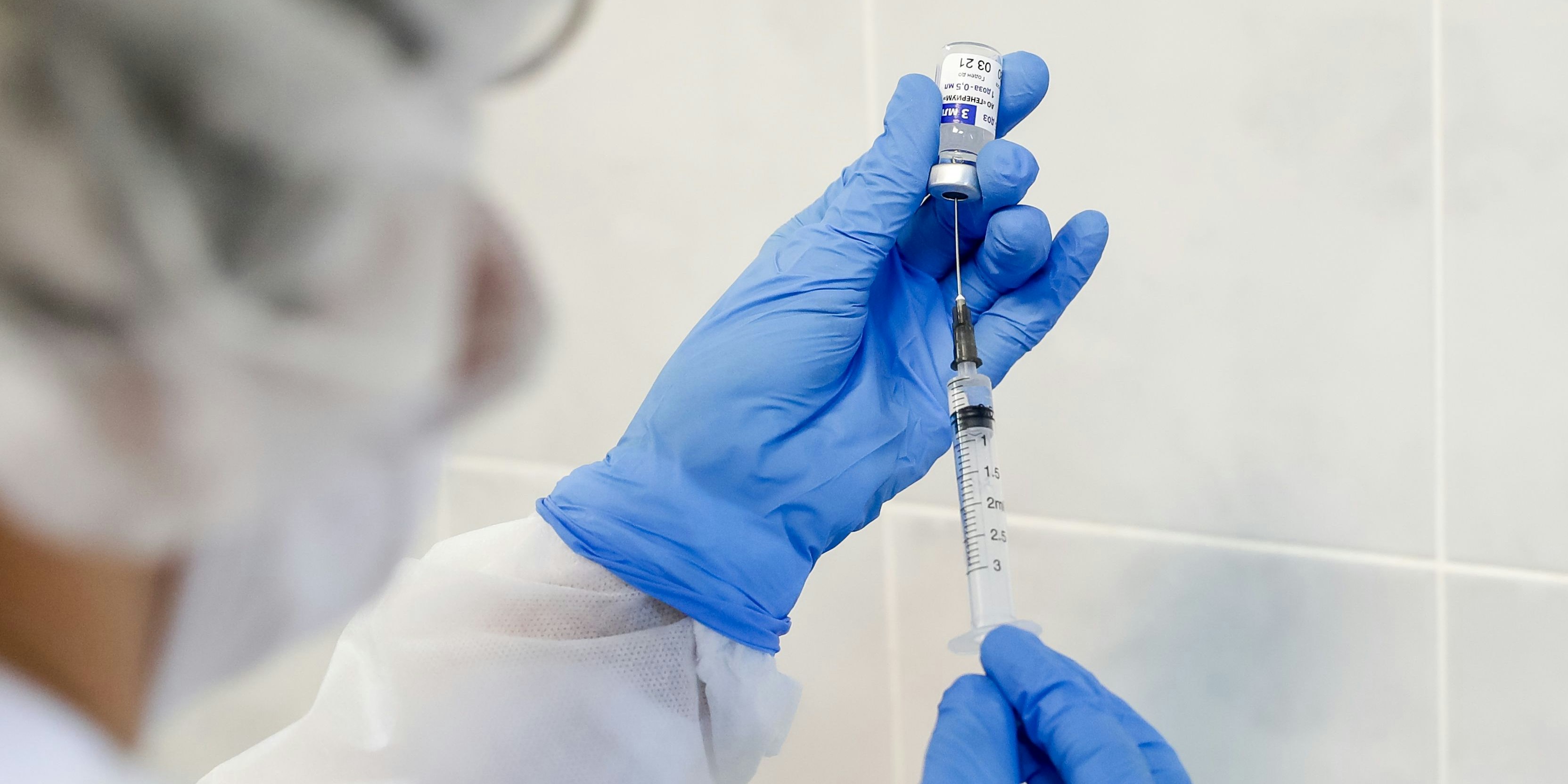 Einige Länder impfen bereits per Notfallzulassung.