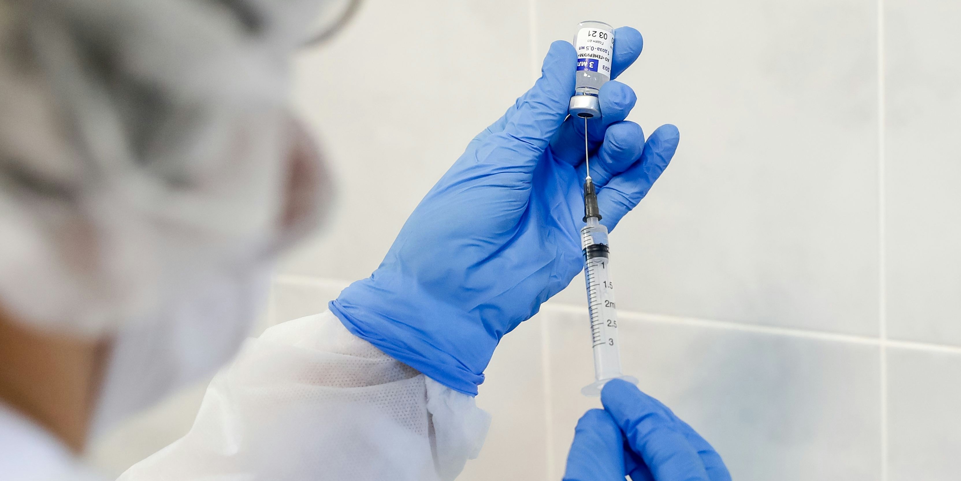 Einige Länder impfen bereits per Notfallzulassung.