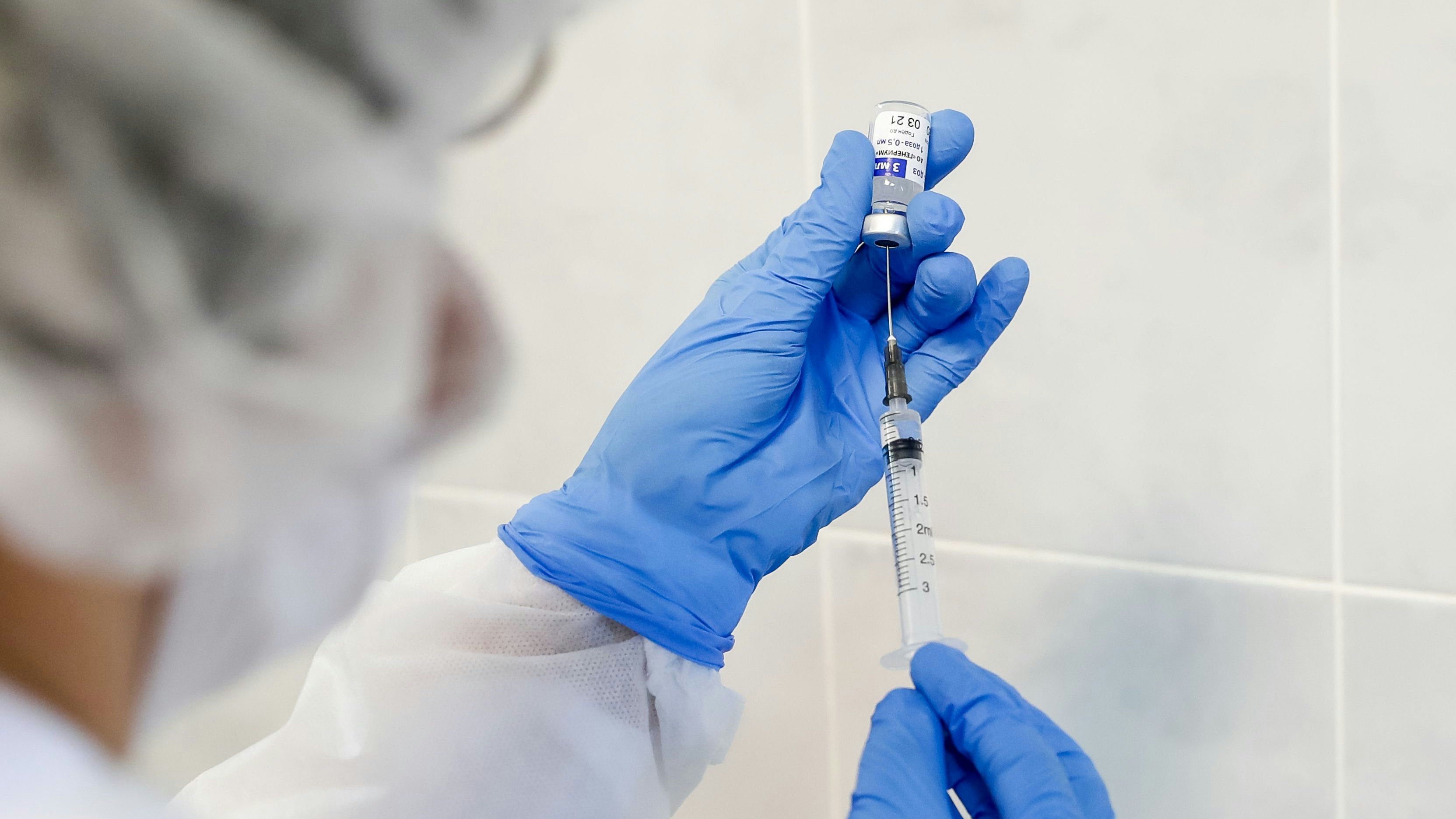 Einige Länder impfen bereits per Notfallzulassung.