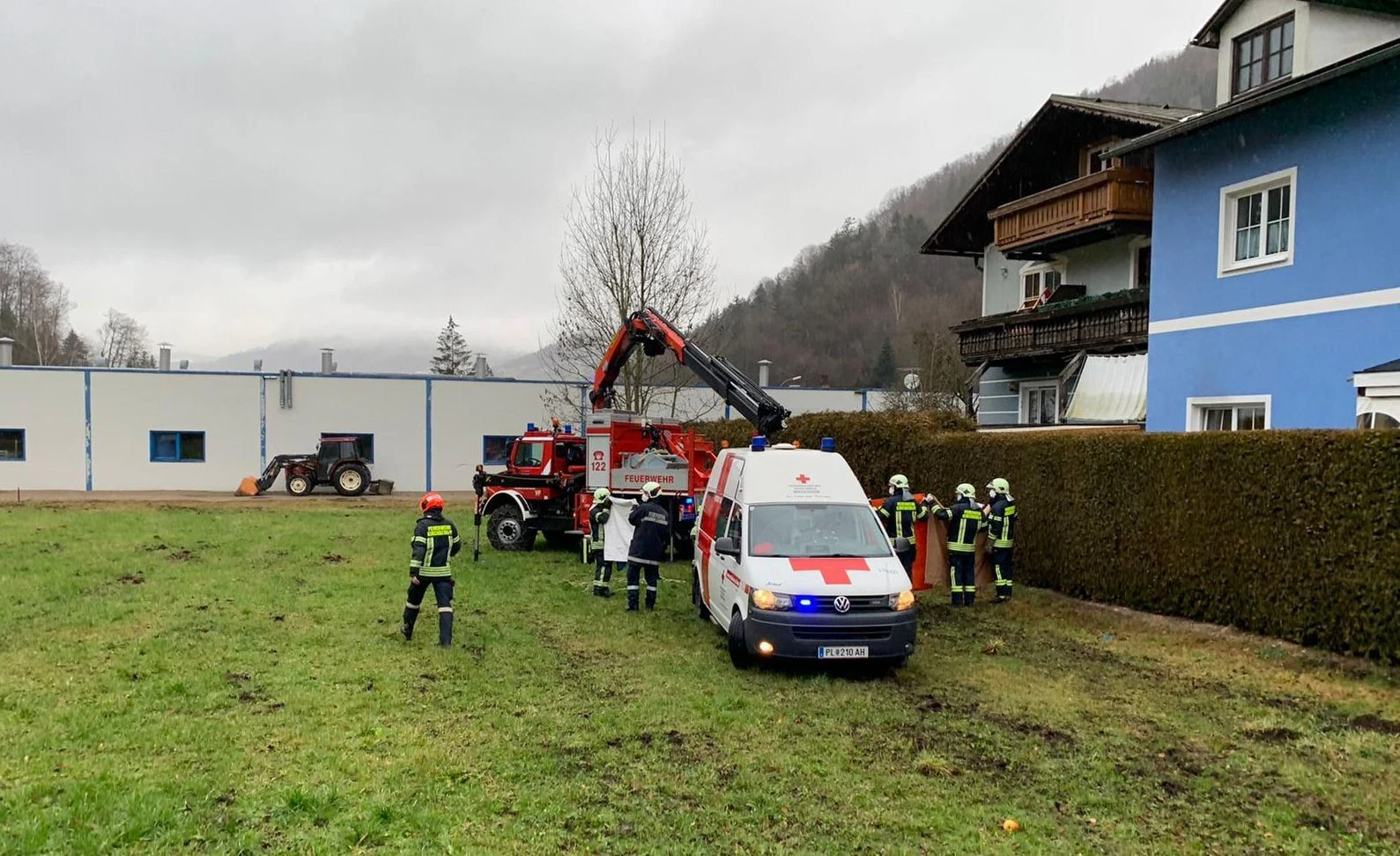 Die Einsatzkräfte vor Ort.