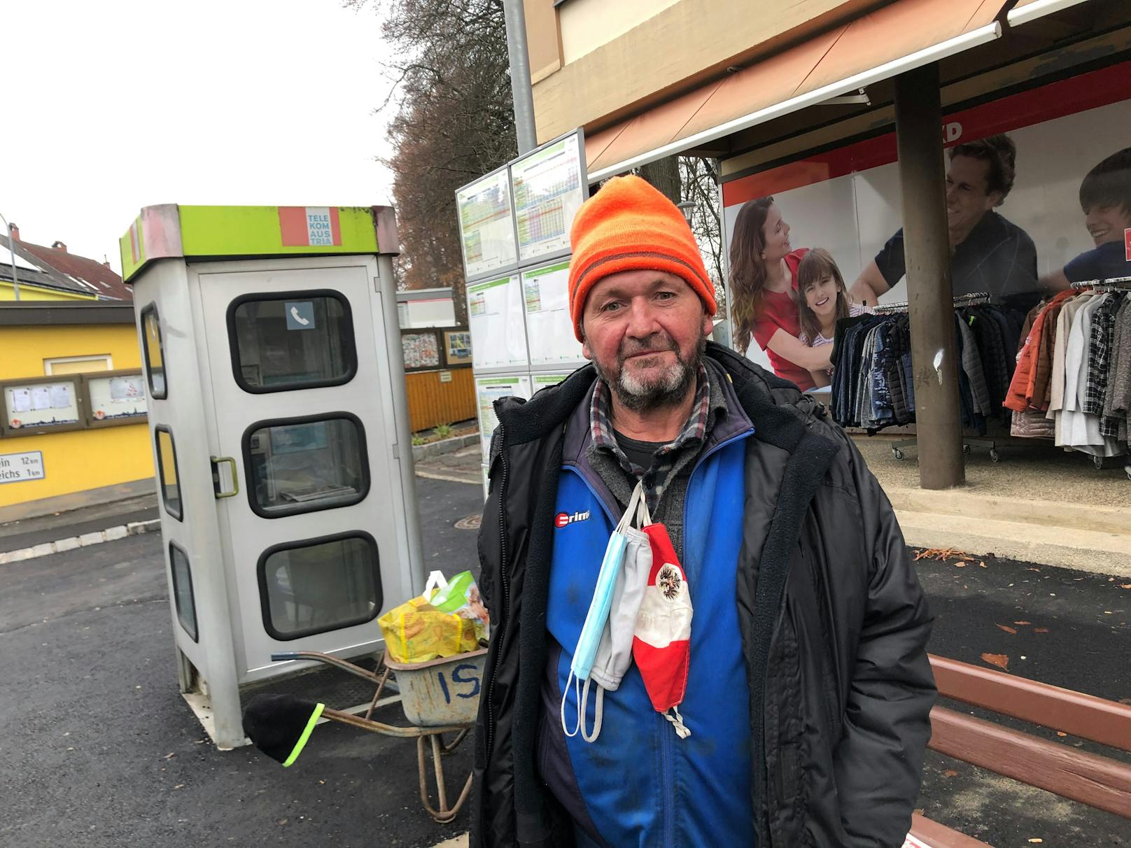 Gerhard, vielen unter Isak bekannt, lebt am Hauptplatz