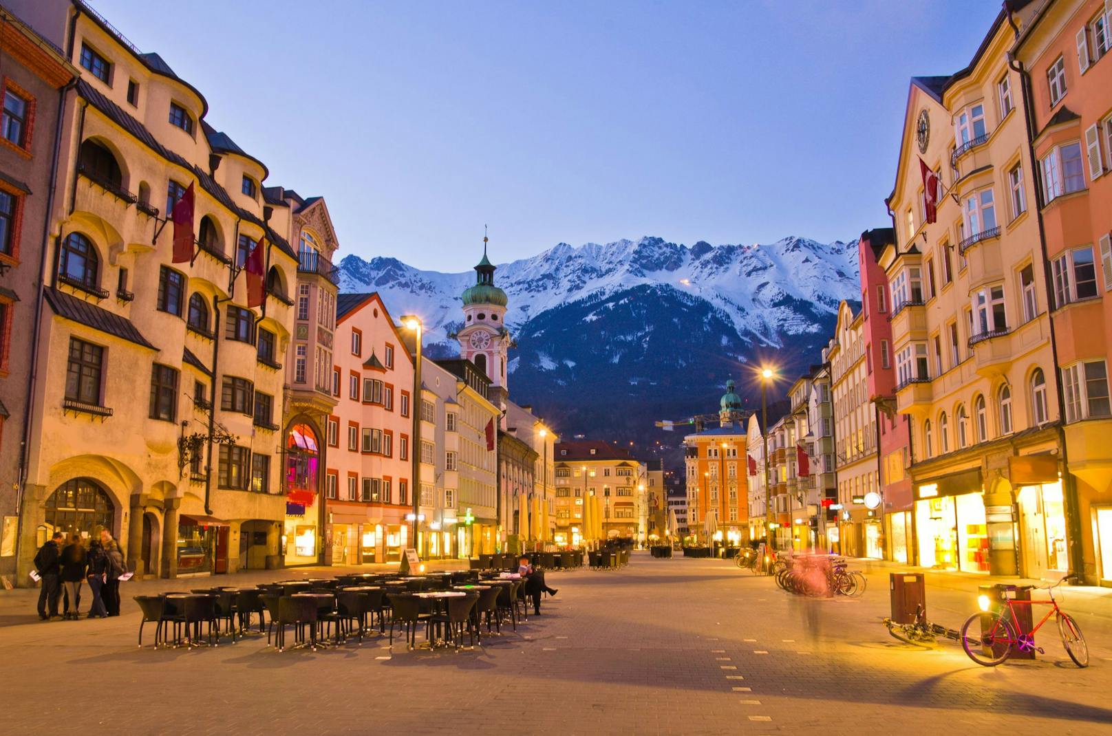 Abendstimmung in Tirols Landeshauptstadt Innsbruck.