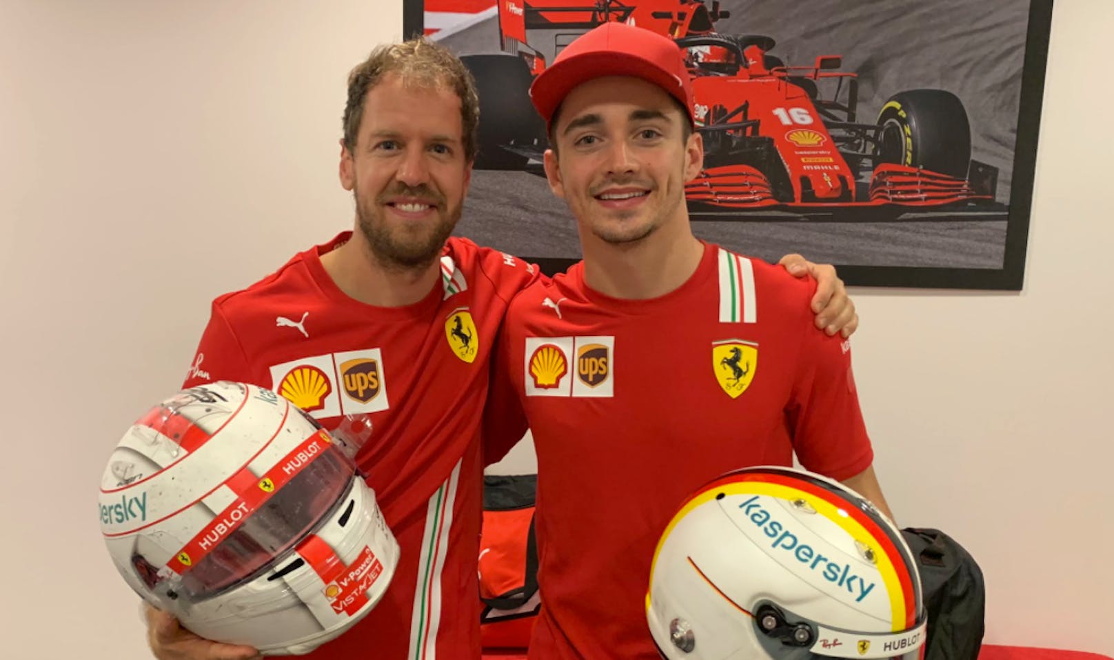 Sebastian Vettel und Charles Leclerc beim Ferrari-Abschied des Deutschen.