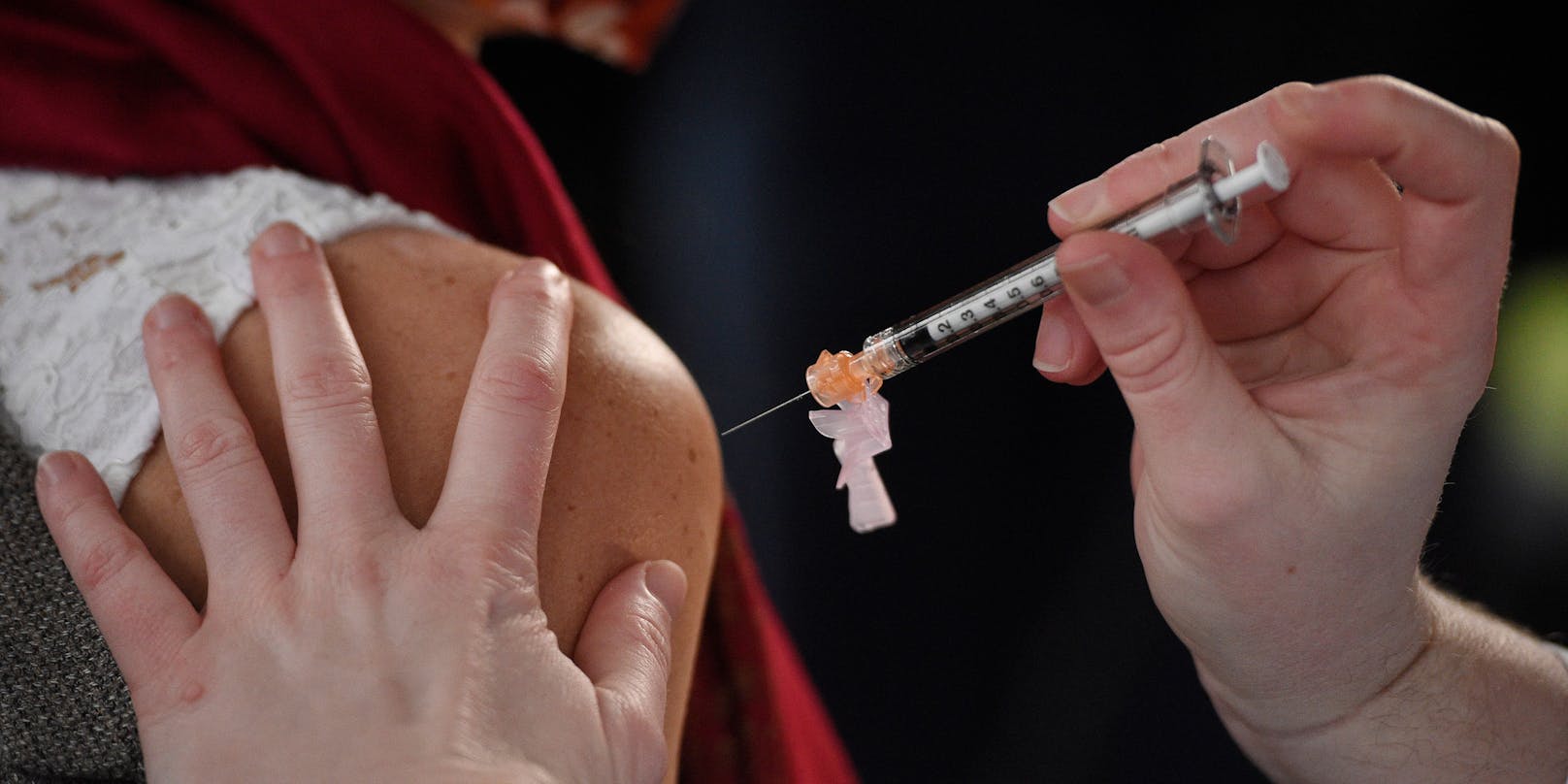 Corona-Impfung mit dem Biontech-Mittel in den USA am 14. Dezember 2020