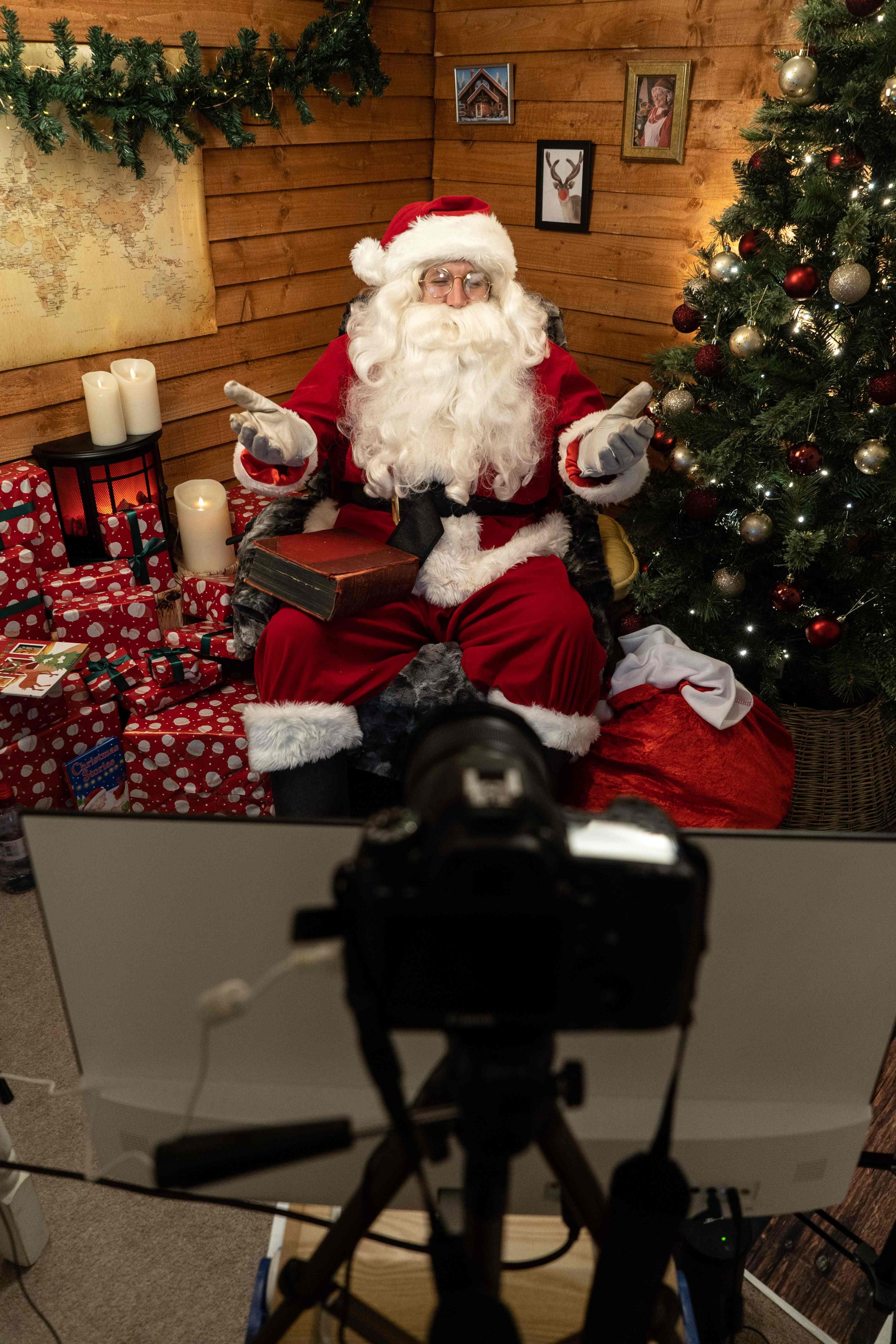 Ein Weihnachtsmann soll in einem Pflegeheim 75 Menschen infiziert haben. (Symbolbild)