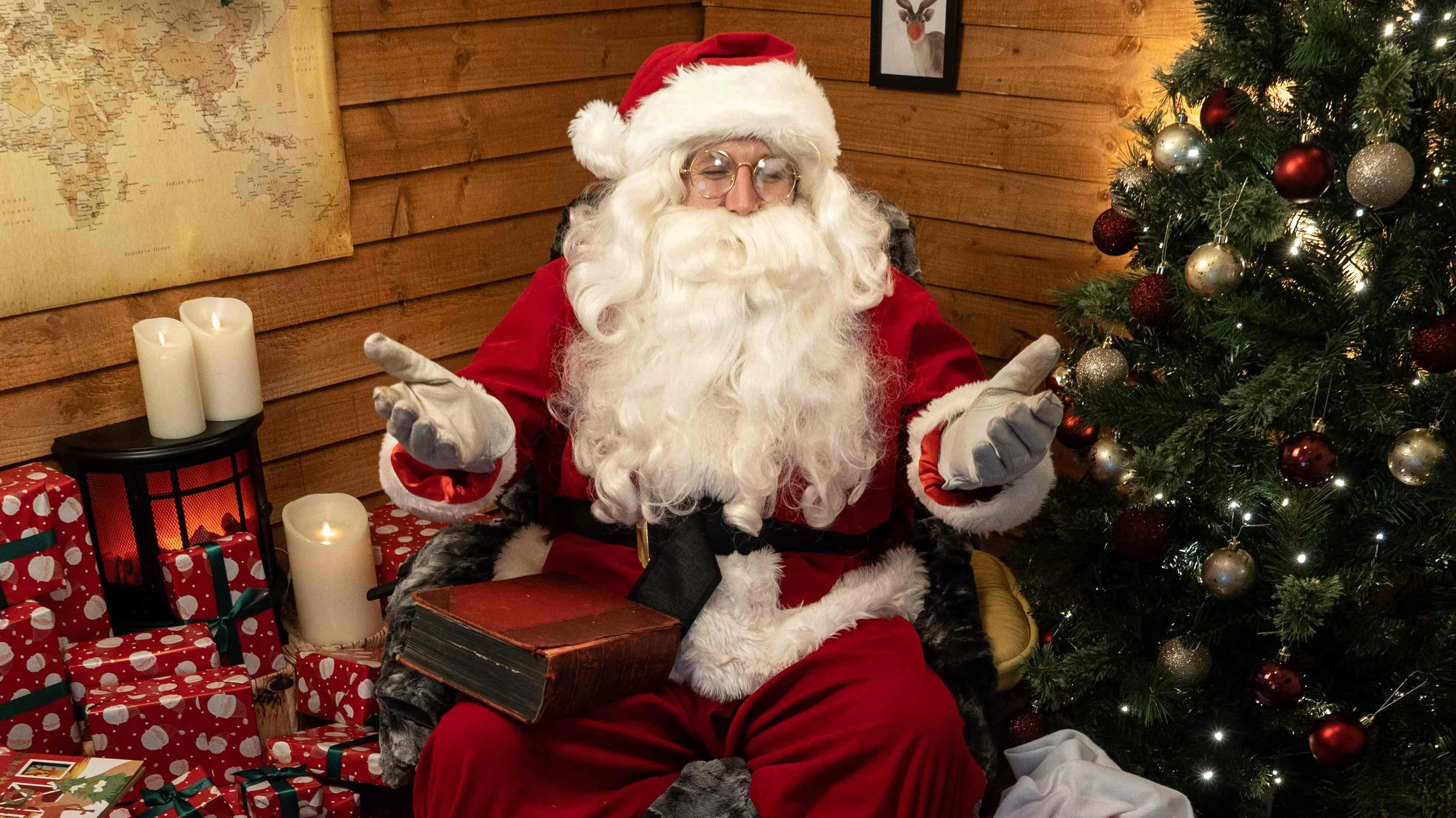 Ein Weihnachtsmann soll in einem Pflegeheim 75 Menschen infiziert haben.