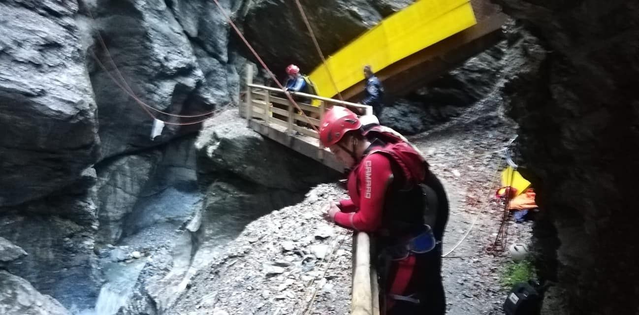 Der 33-Jährige erlag noch an der Unfallstelle seinen Verletzungen.