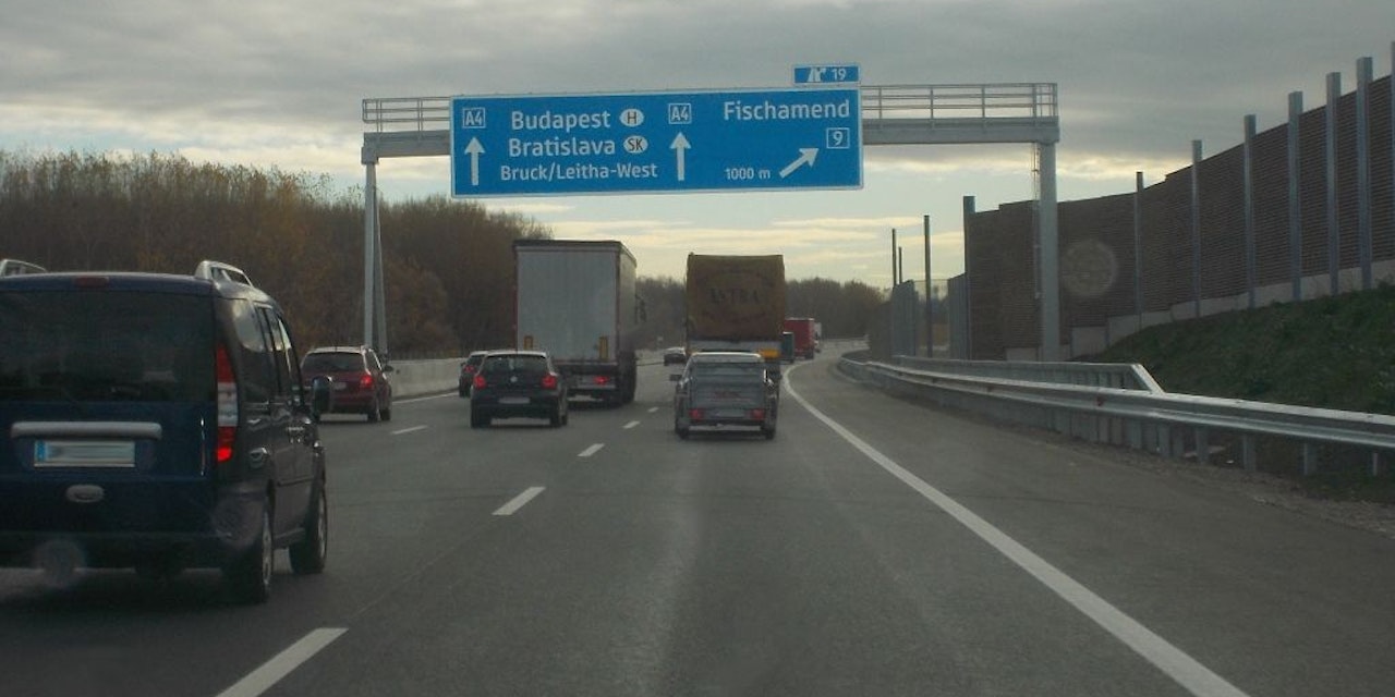 Autobahn heute.at 100055308 Tag