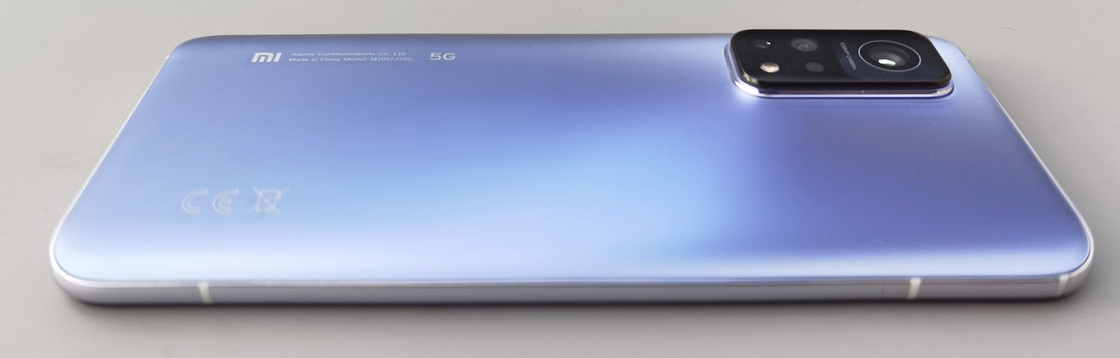 Im <em>"Heute"</em>-Test zeigt sich das Mi 10T Pro 5G als sehr großes und Smartphone mit breiteren Rändern und dickerer Ausführung, als es einige Konkurrenten bieten.