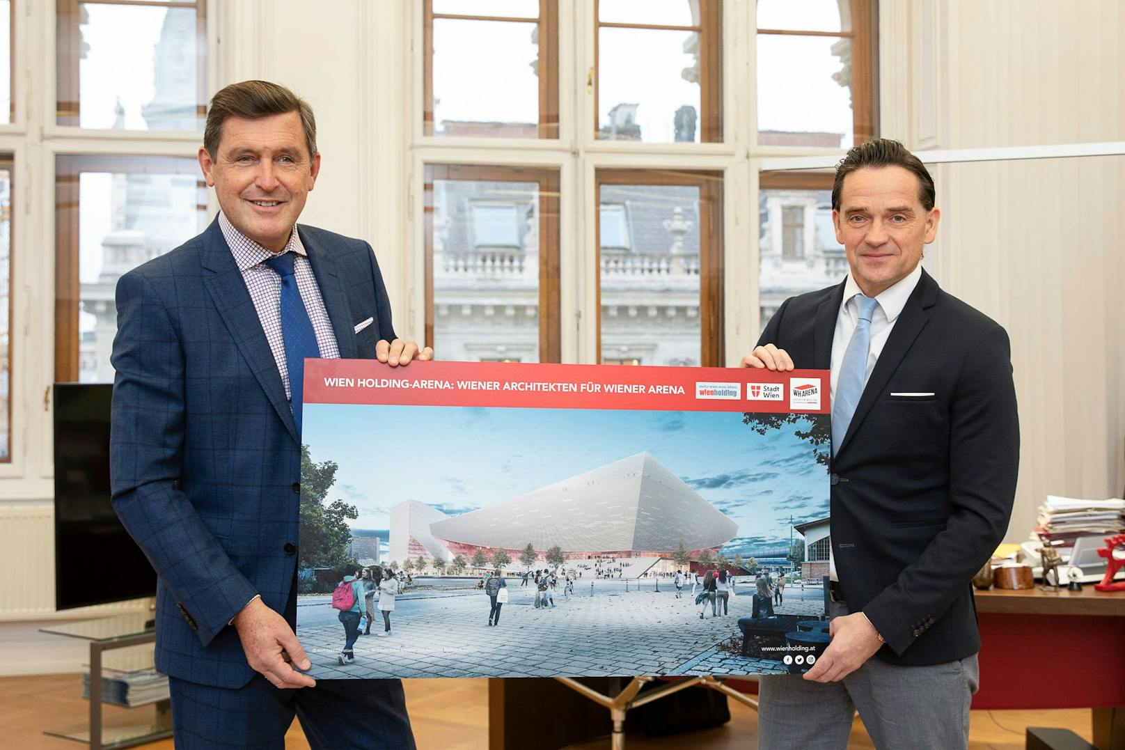 Wirtschaftsstadtrat Peter Hanke (SPÖ, li.) und Wien Holding-Geschäftsführer Kurt Gollowitzer präsentieren das Siegerprojekt für Wiens neue Mega-Arena.