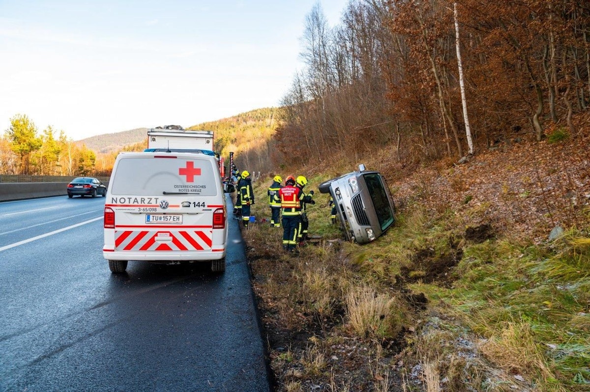 Die Einsatzkräfte vor Ort.