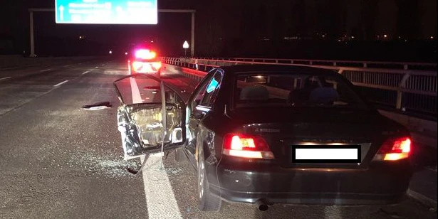 Der Wagen ist nach dem Crash nur noch Schrott