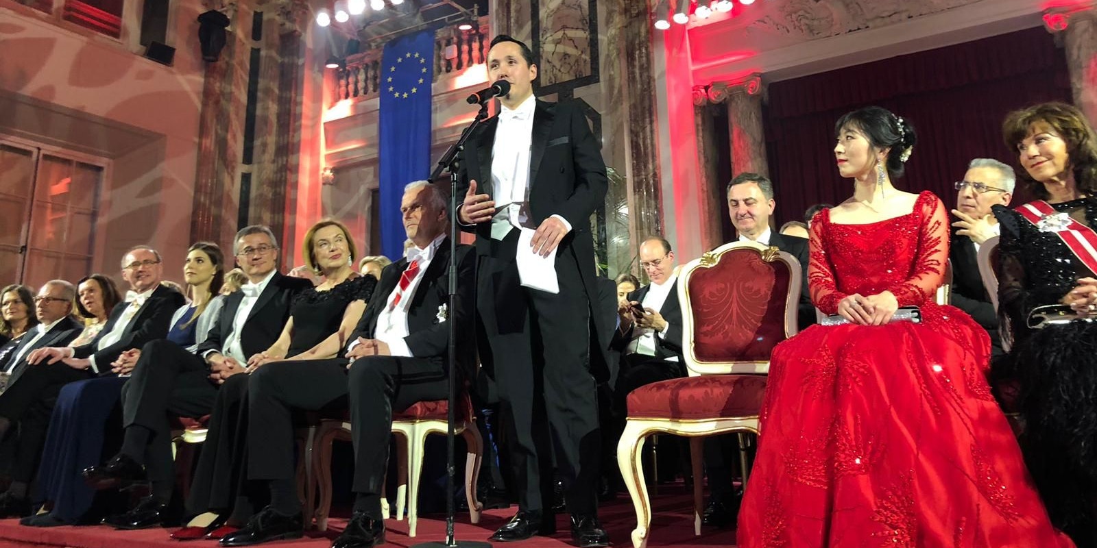 Dr. Alexander Scheuwimmer (m.) wurde als Präsident des Juristenverbandes wiedergewählt.