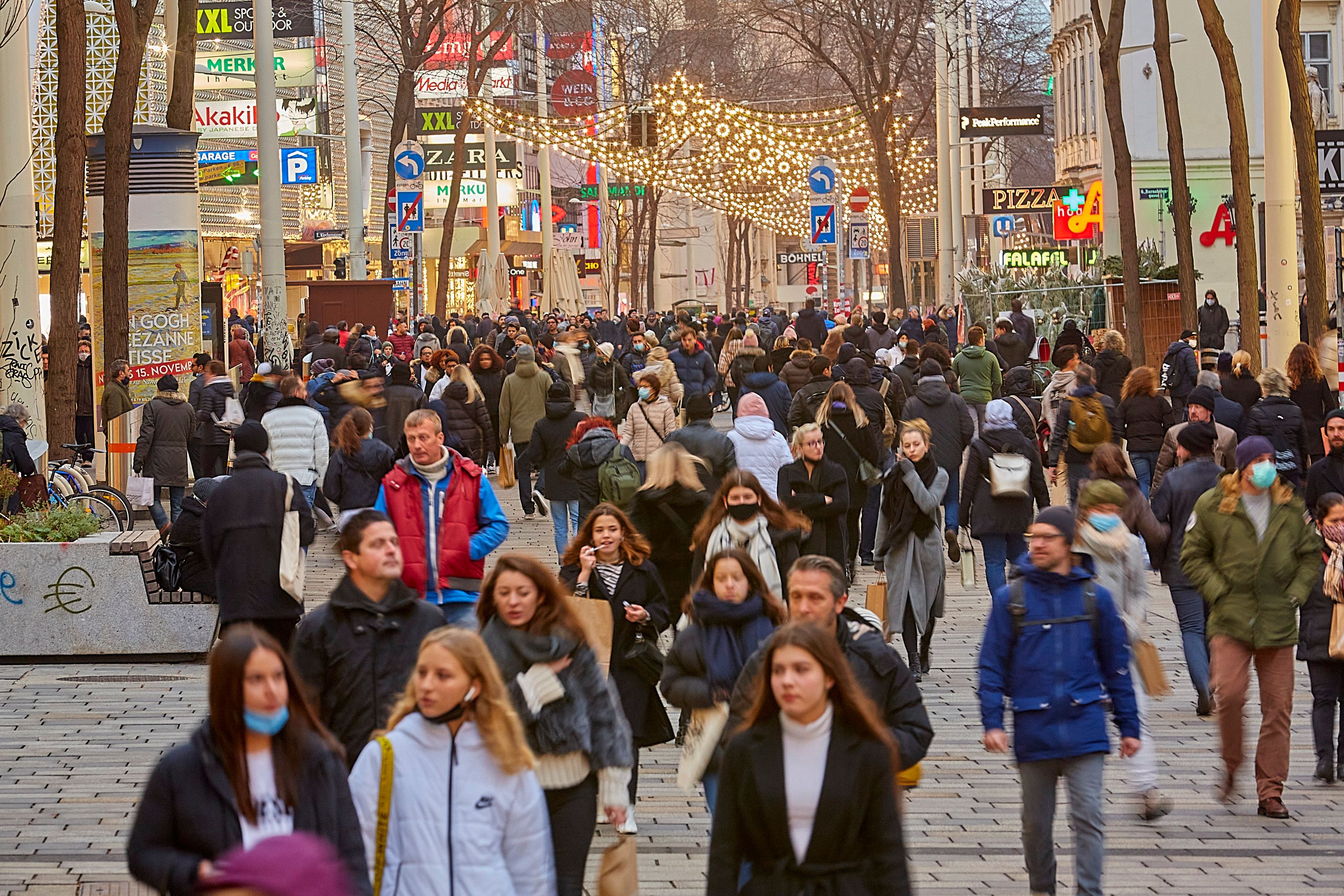 Menschen auf der Mariahilferstraße