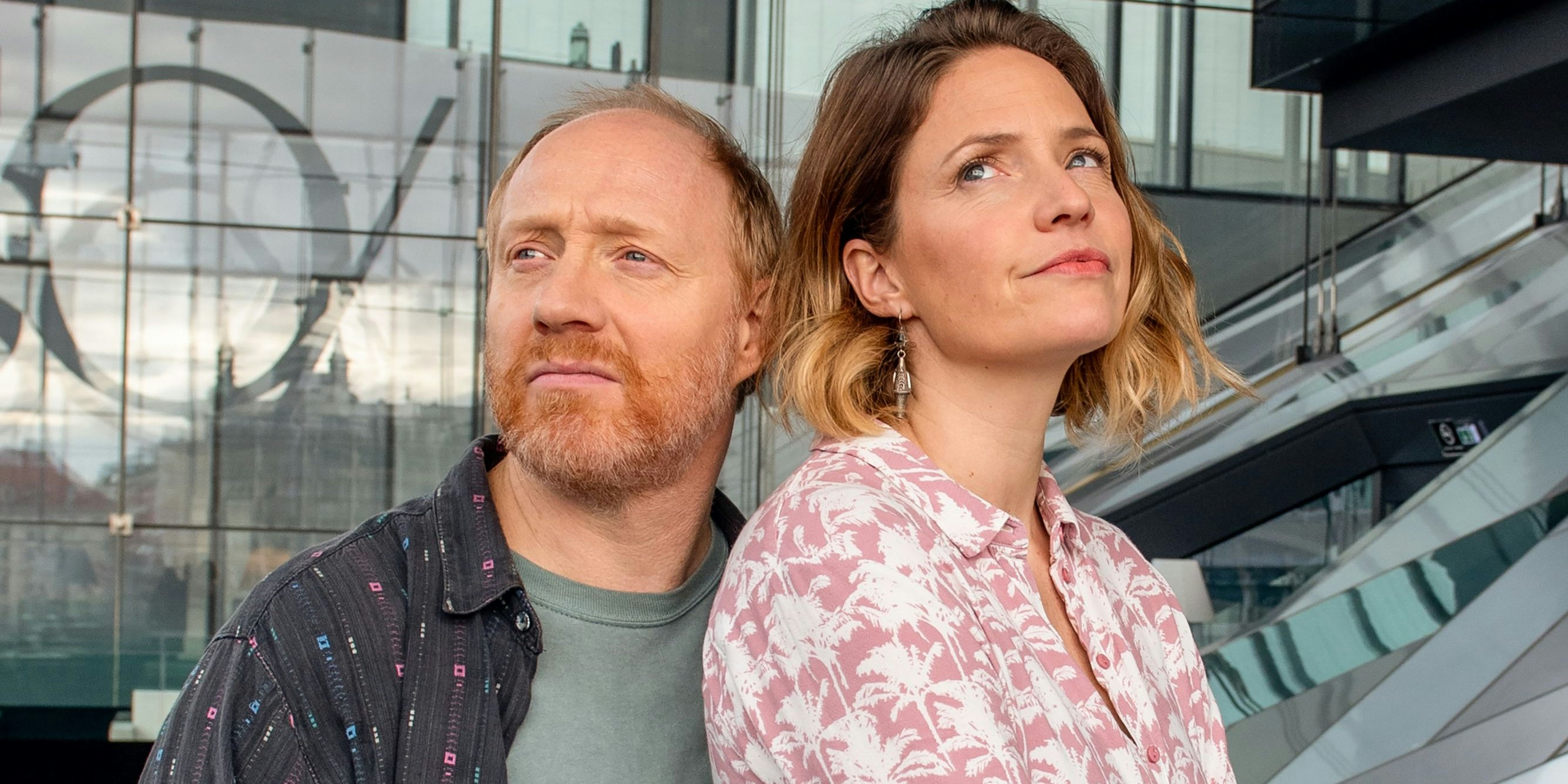 Simon Schwarz und  Patricia Aulitzky spielen ein Ehepaar in der TV-Komödie "Das Glück ist ein Vogerl"