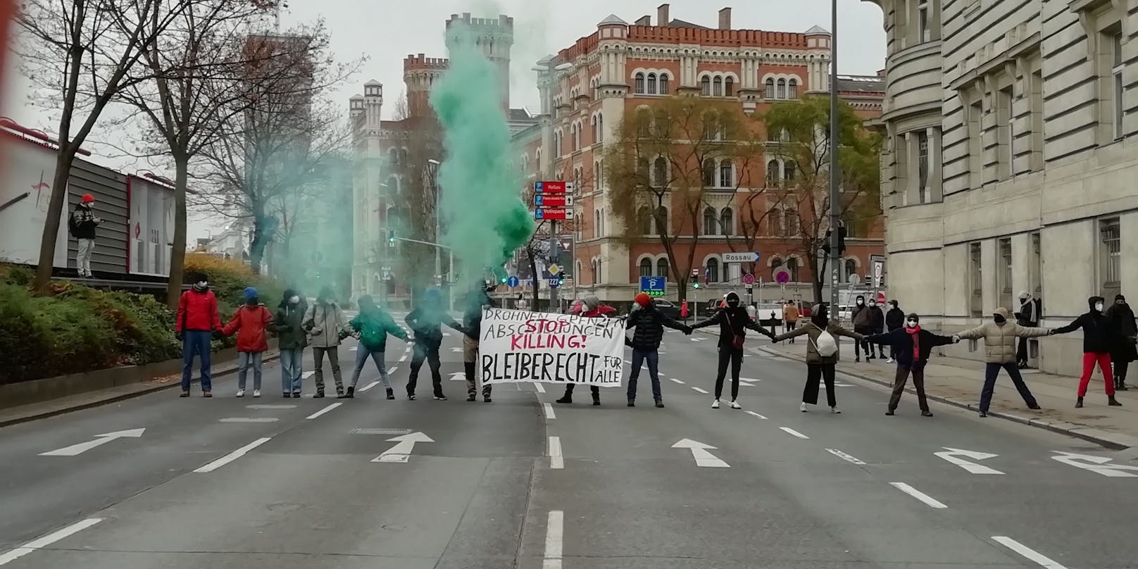 Protestaktion in der Rossauer Lände in Wien. 