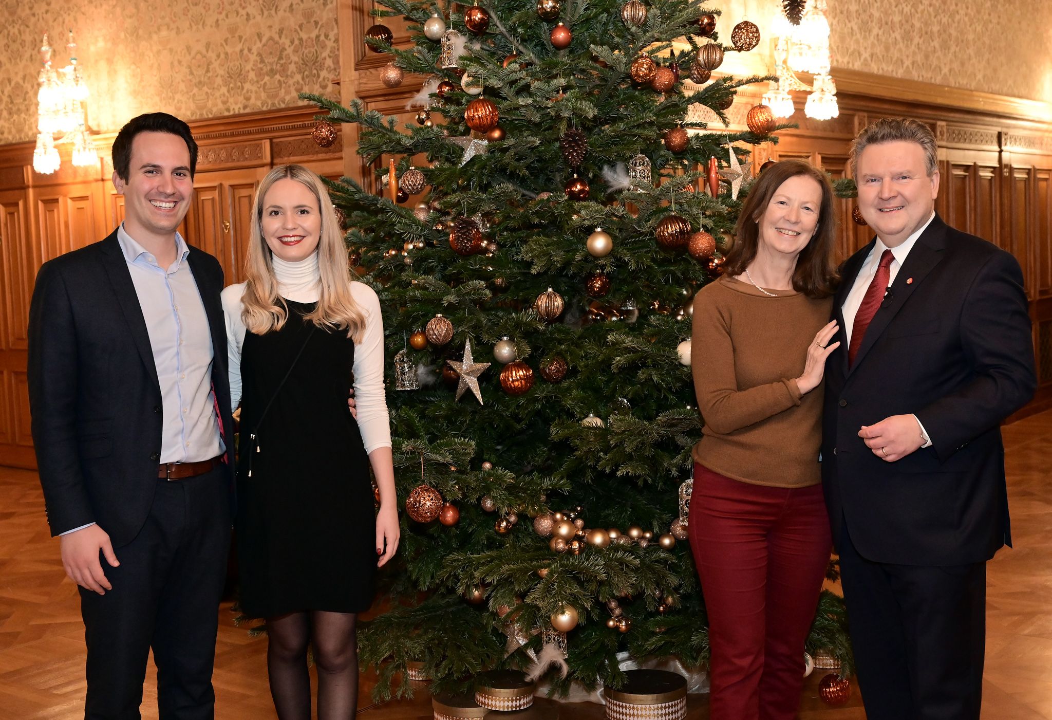 Anlass für das weihnachtliche Abendessen war das einmonatige Jubiläum der  Koalition.