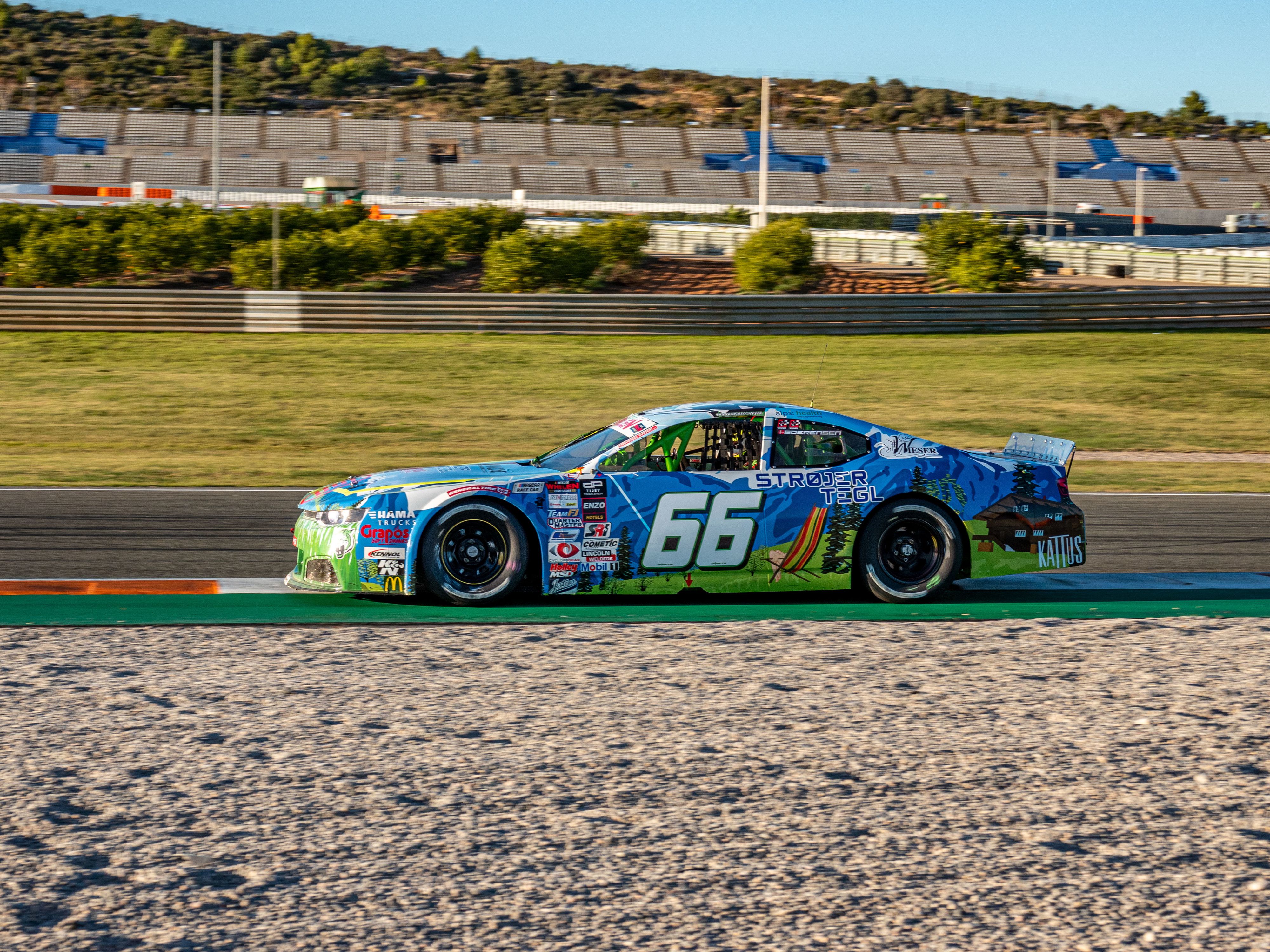 DF1 Racing jubelt über eine starke NASCAR-Saison in rot-weiß-rot