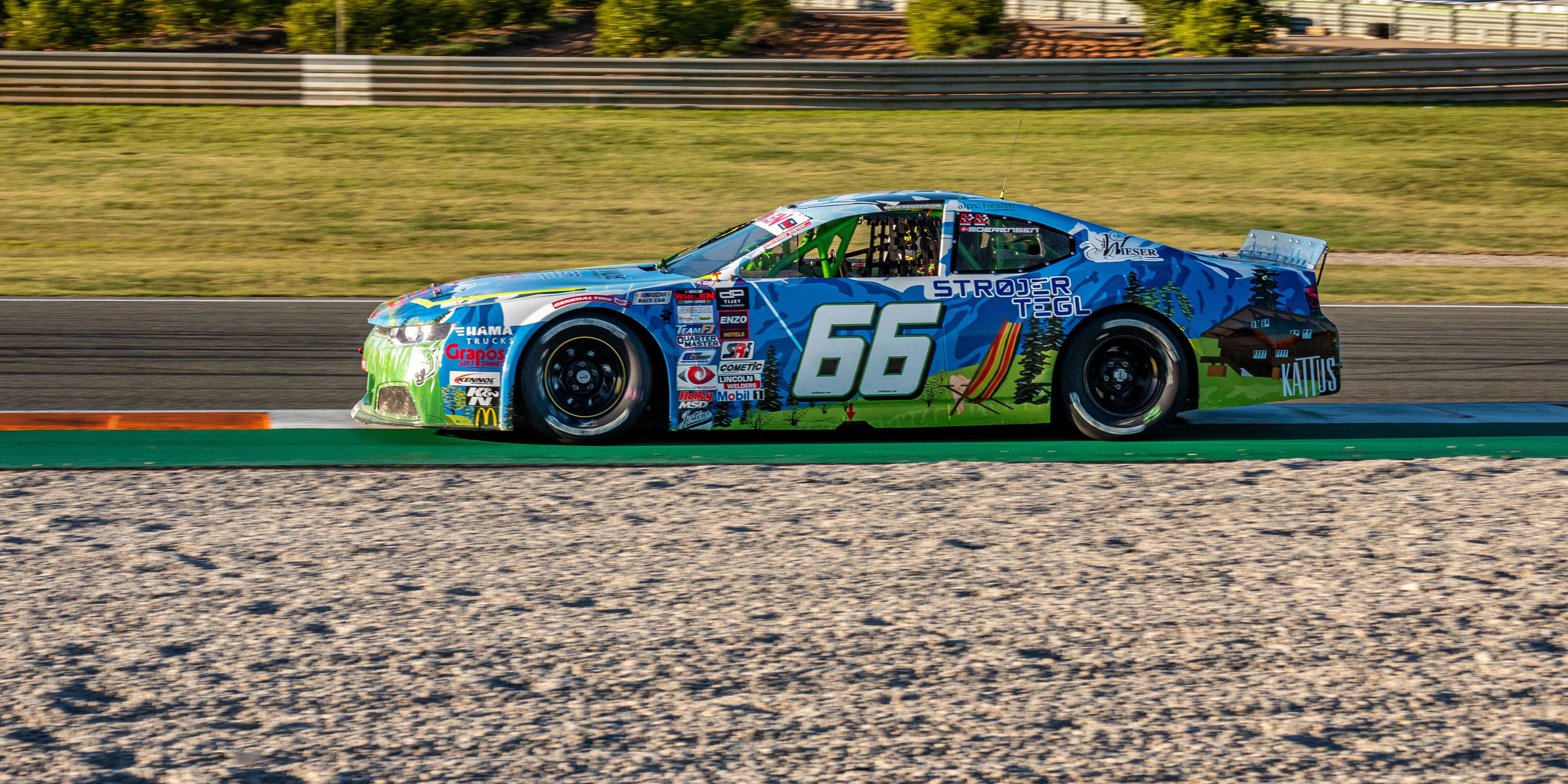 DF1 Racing jubelt über eine starke NASCAR-Saison in rot-weiß-rot