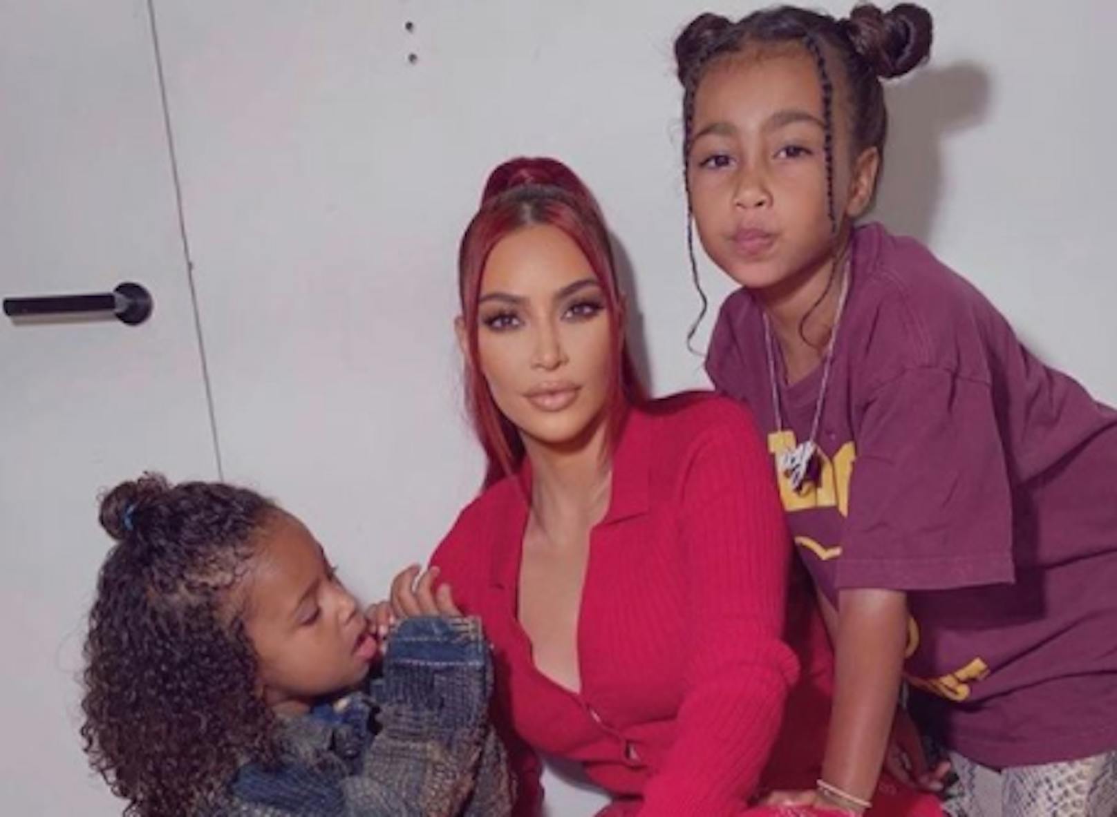Kim Kardashian nimmt ihren Kids die Spielsachen weg