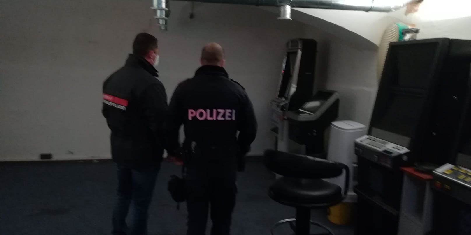 Das Kellerlokal im 15. Wiener Gemeindebezirk: Die Finanzpolizei landete einen Volltreffer gegen das illegale Glücksspiel.