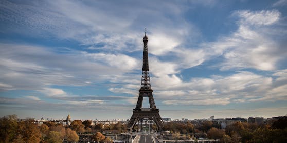 Frankreich verschärft seinen Lockdown. Wie Präsident Macron in einer TV-Ansprache verkündete, werden geltende Auflagen auf das ganze Land ausgeweitet.