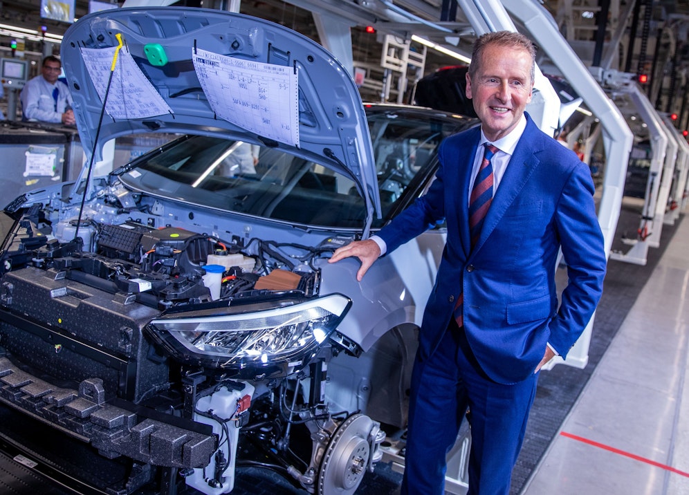 Volkswagen muss Millionen Euro in Steuern nachzahlen. (Im Bild: VW-CEO Herbert Diess)