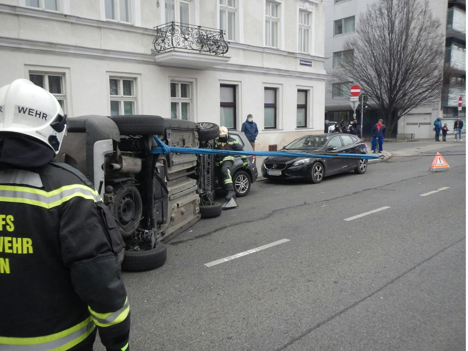 Spektakulärer Unfall in der Wasnergasse (Wien-Brigittenau)