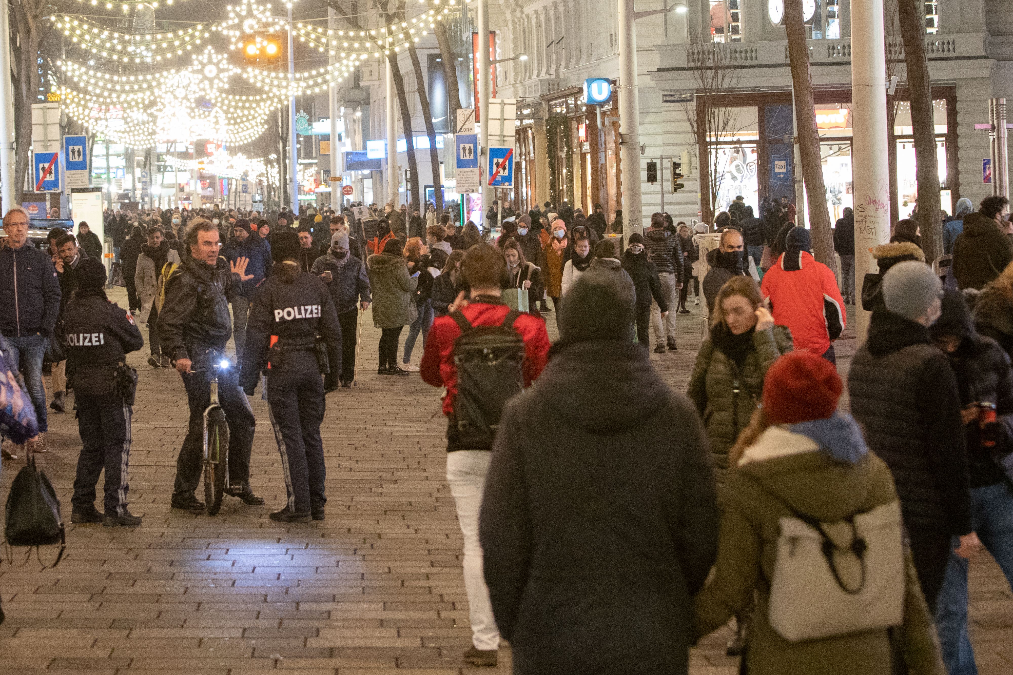 Menschen auf der Mariahilferstraße