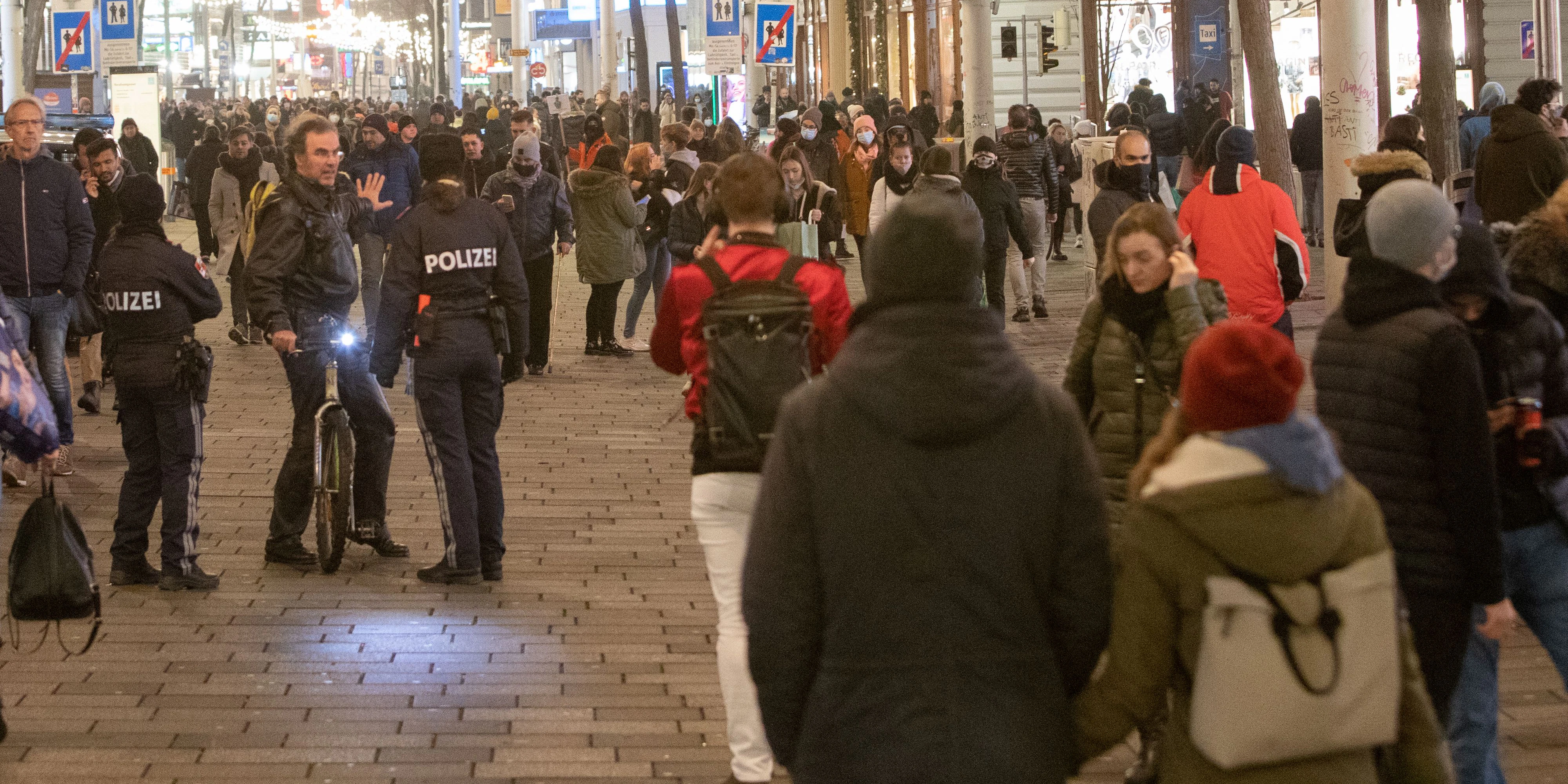 Menschen auf der Mariahilferstraße