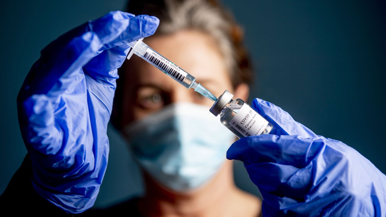 Die ersten Covid-19-Impfstoffe wurden von einzelnen Staaten noch vor Jahresende 2020 zugelassen.