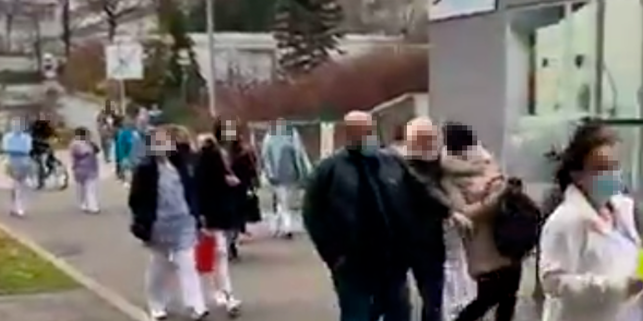 Die Mitarbeiter einer Reinigungsfirma marschierten am Mittwoch auf