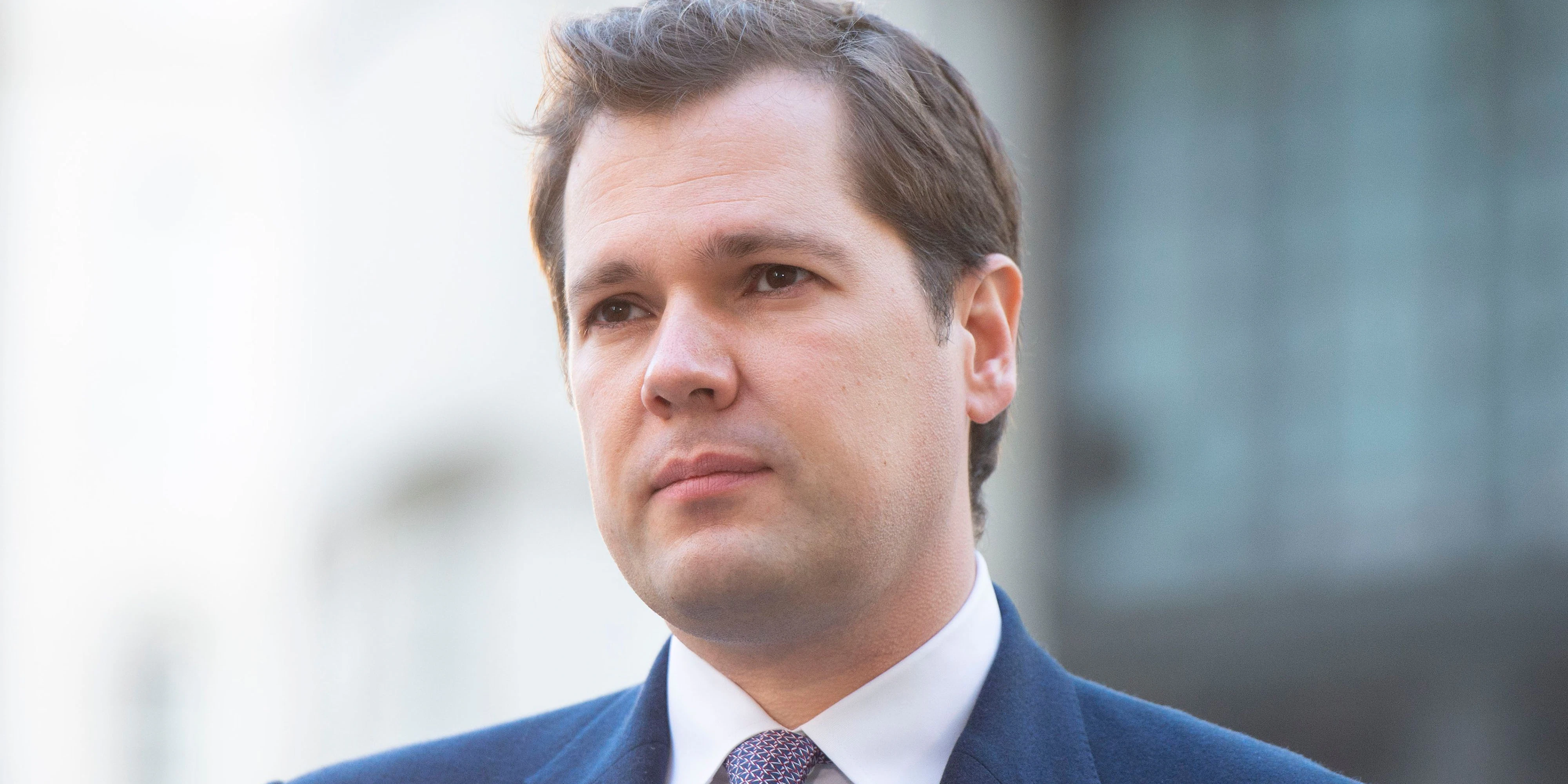 Robert Jenrick ist Großbritanniens Minister für Wohnungswesen. Im Bild bei einem Interview am 11. Oktober 2020