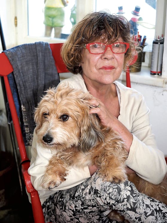 Lisa C. Neuhauser, Weißenkirchen, mit Hündin "Leni".