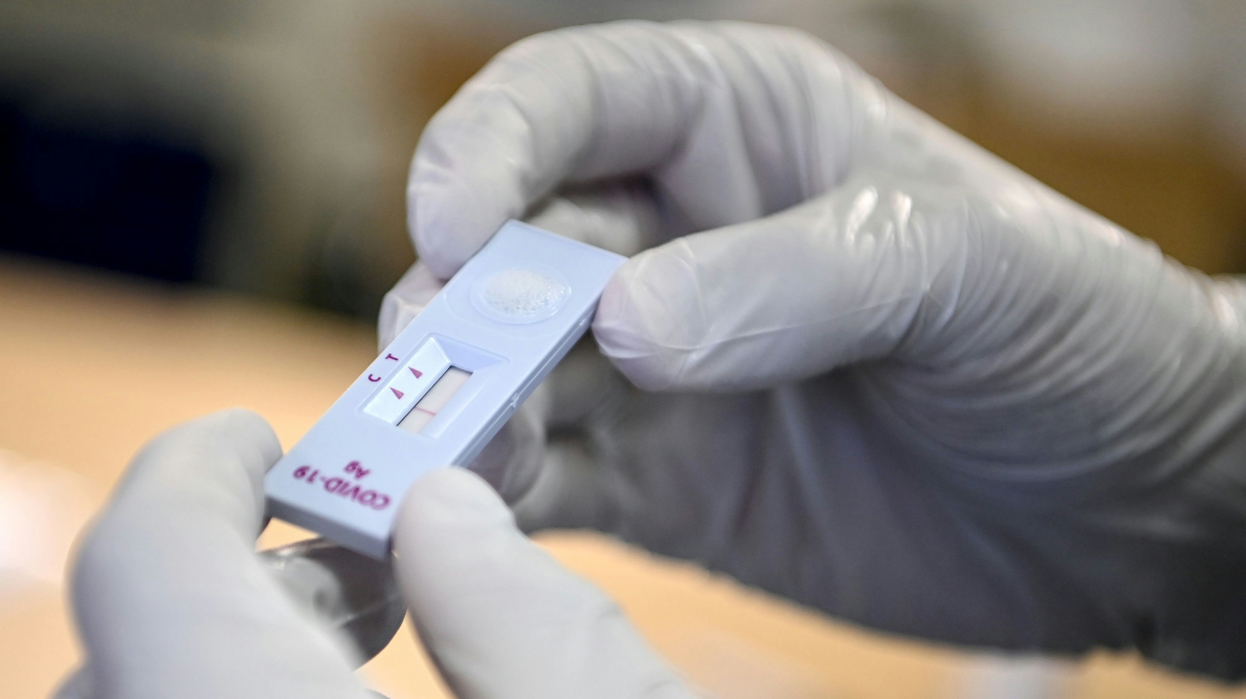 Wird ein Restaurant- oder Kinobesuch nur noch mit einem Schnelltest möglich sein.