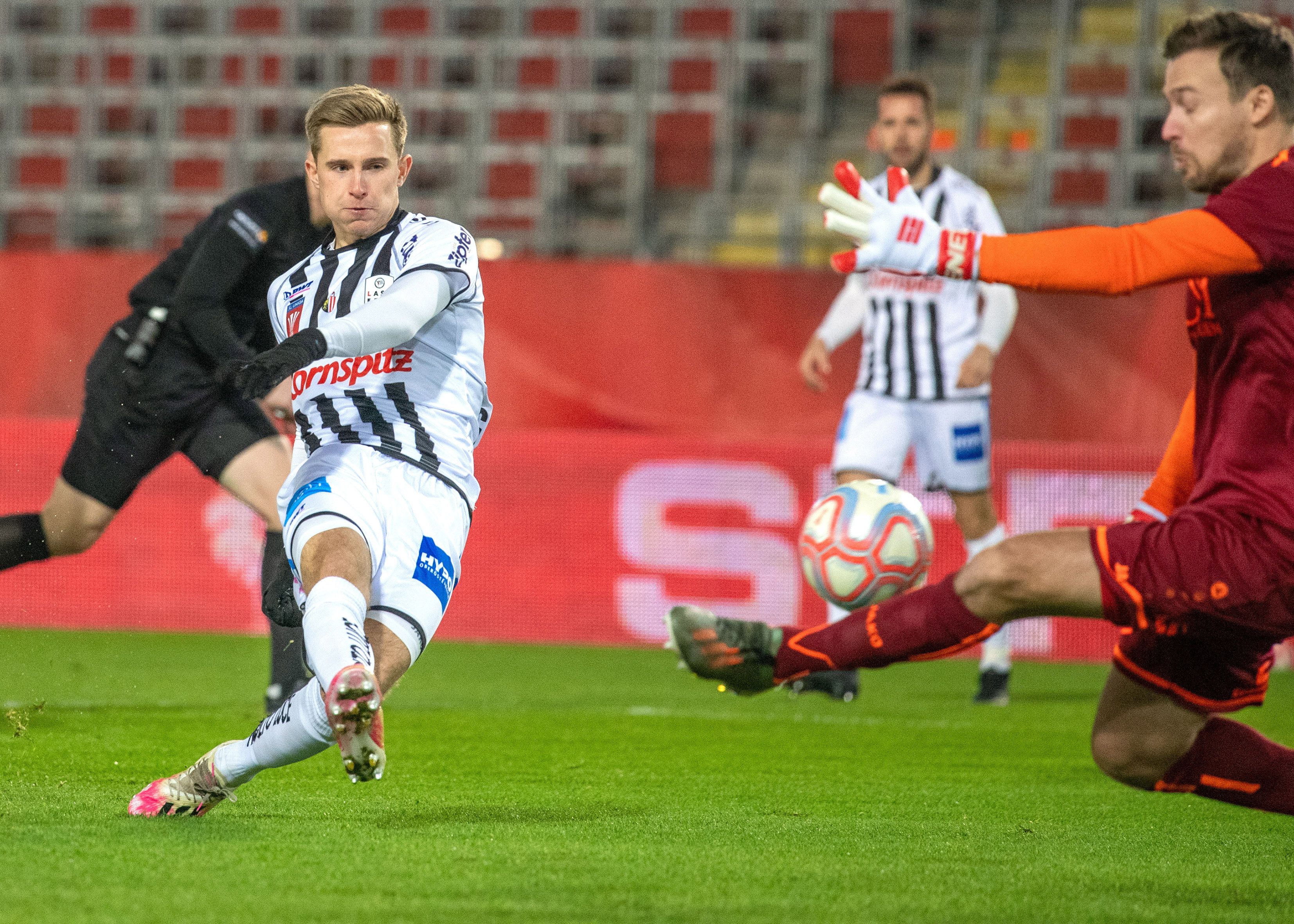 Johannes Eggestein glänzt als dreifacher Torschütze.