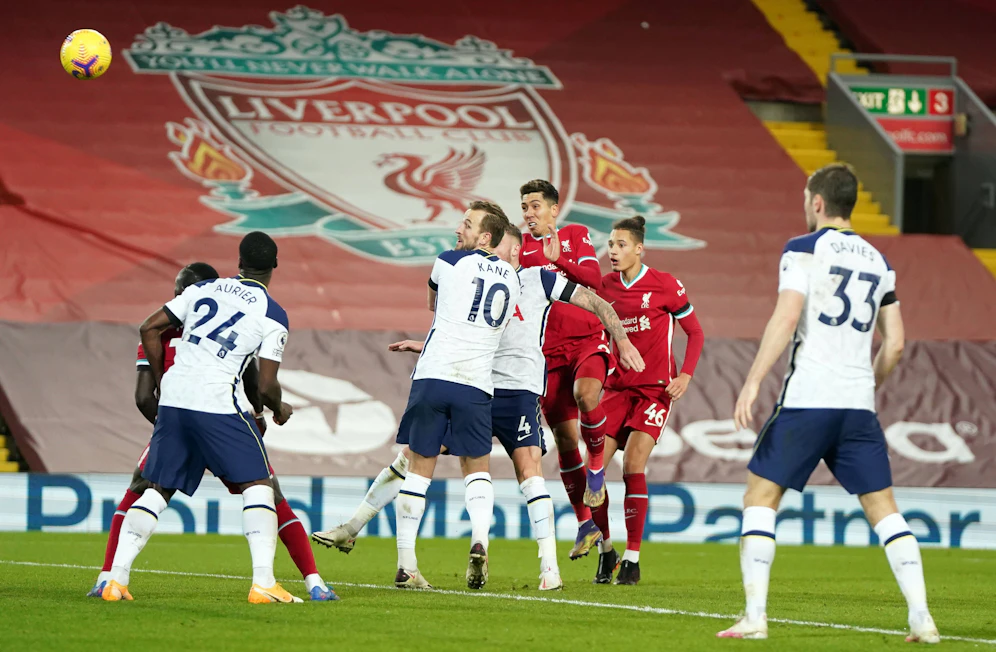Roberto Firmino köpft Liverpool zum Sieg.