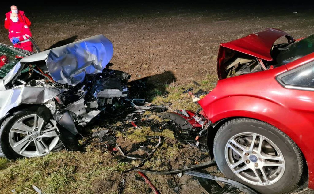 Bei einem Frontalcrash in Aderklaa wurden vier Menschen verletzt.