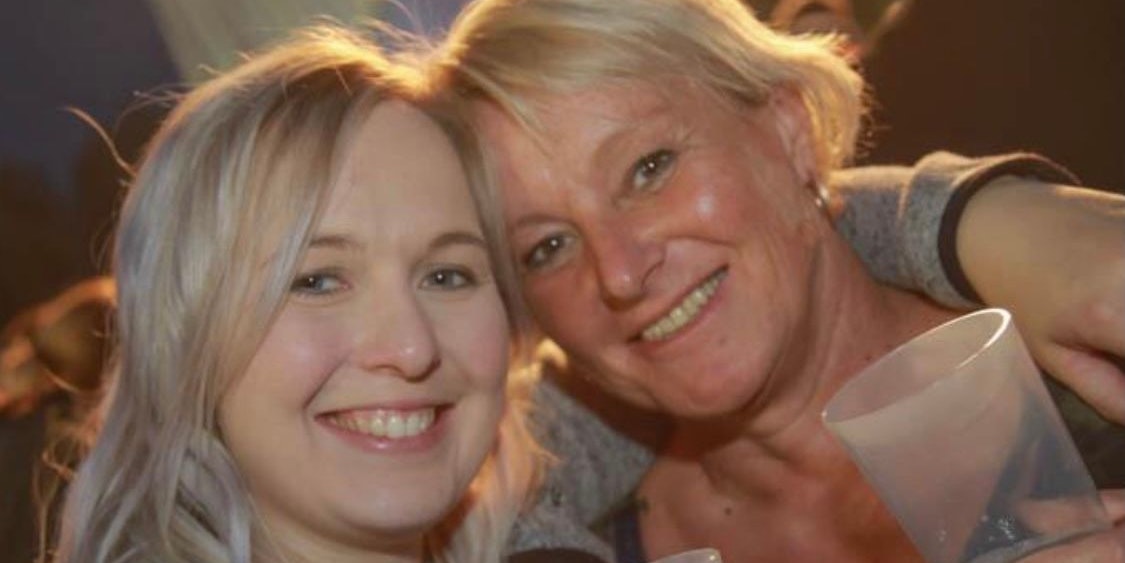 Patricia und Sylvia (v.l.) freuen sich. 